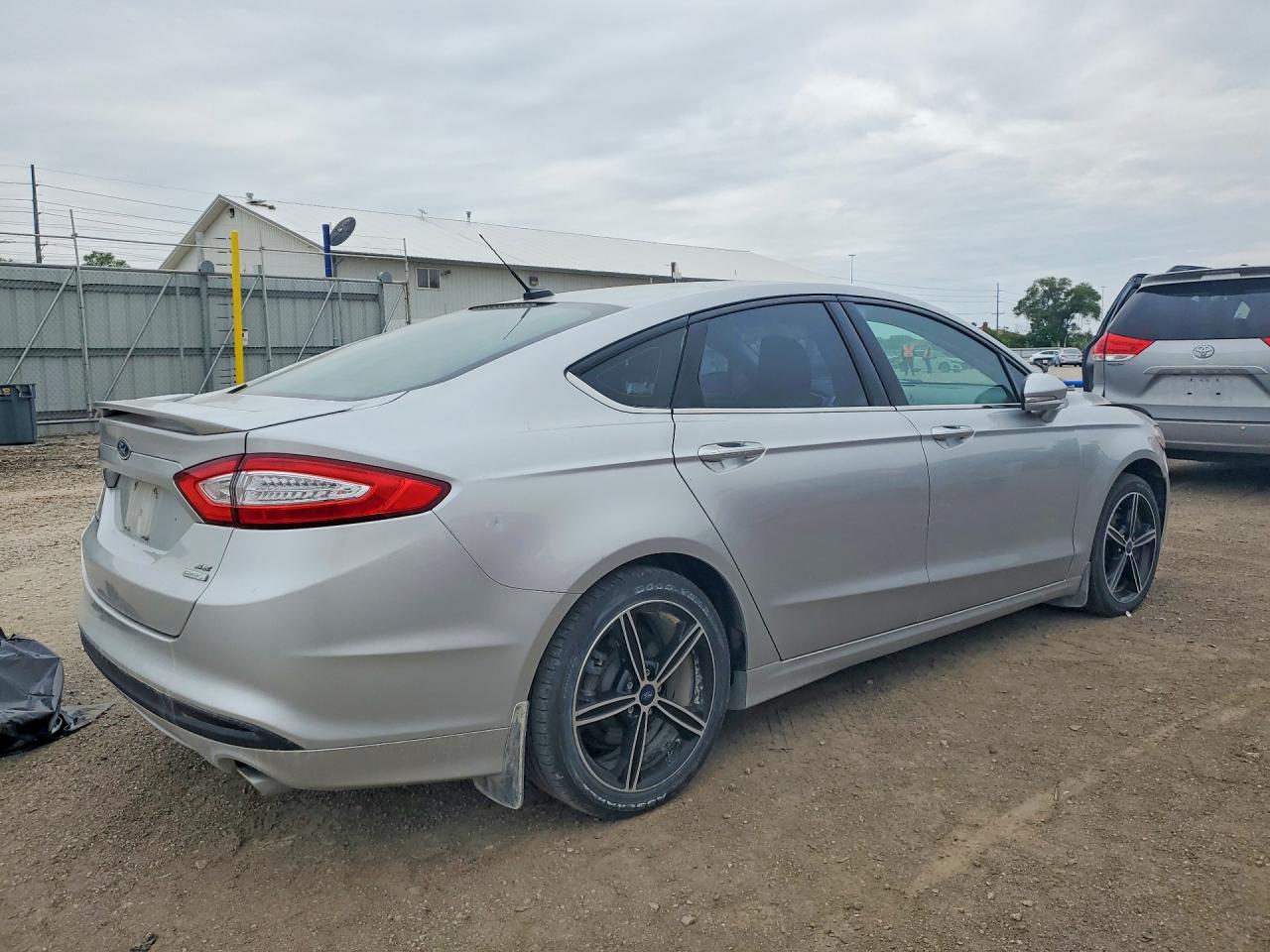 2014 Ford Fusion Se Серебряный vin: 3FA6P0H72ER333420