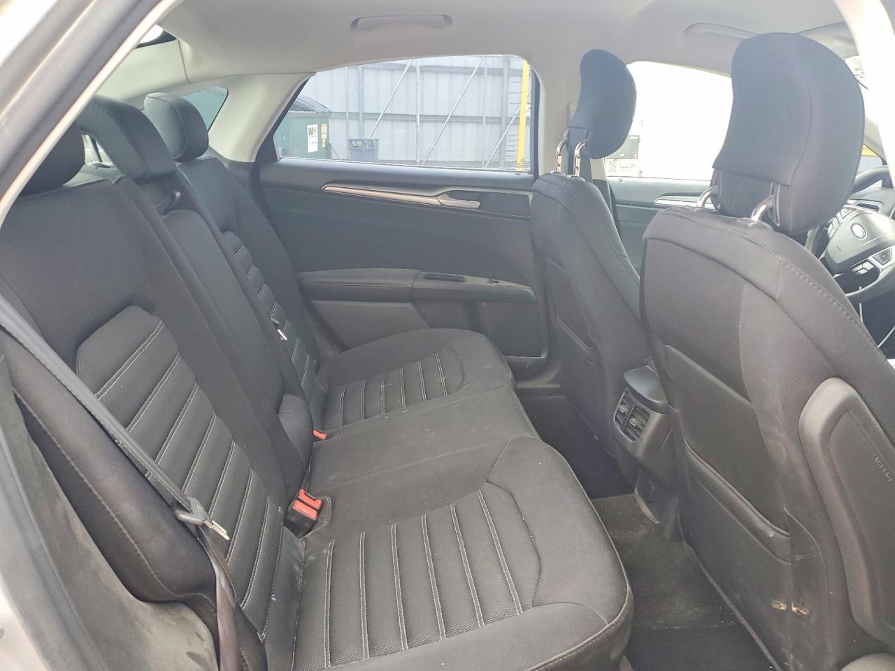 2014 Ford Fusion Se Серебряный vin: 3FA6P0H72ER333420