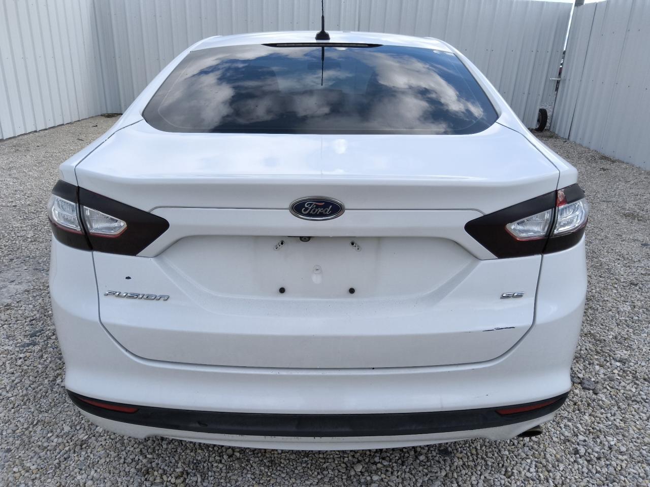 2015 Ford Fusion Se Белый vin: 3FA6P0H72FR292773 Damage: Deck Lid, Light Scratch, 3 To 4 Inches