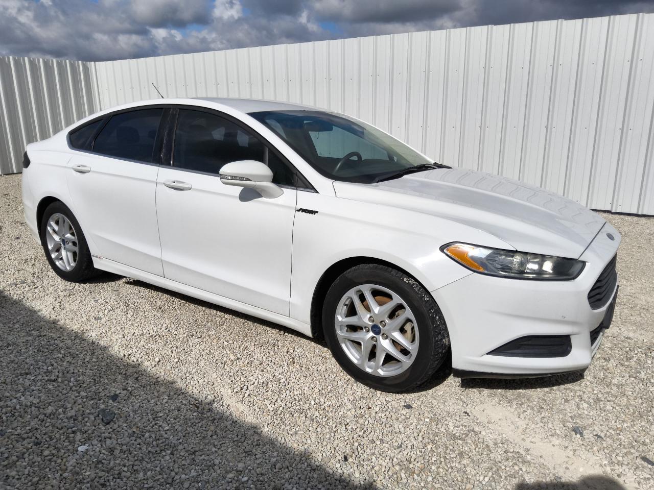 2015 Ford Fusion Se Белый vin: 3FA6P0H72FR292773 Damage: Right Front Tire, Worn, Replacement Required