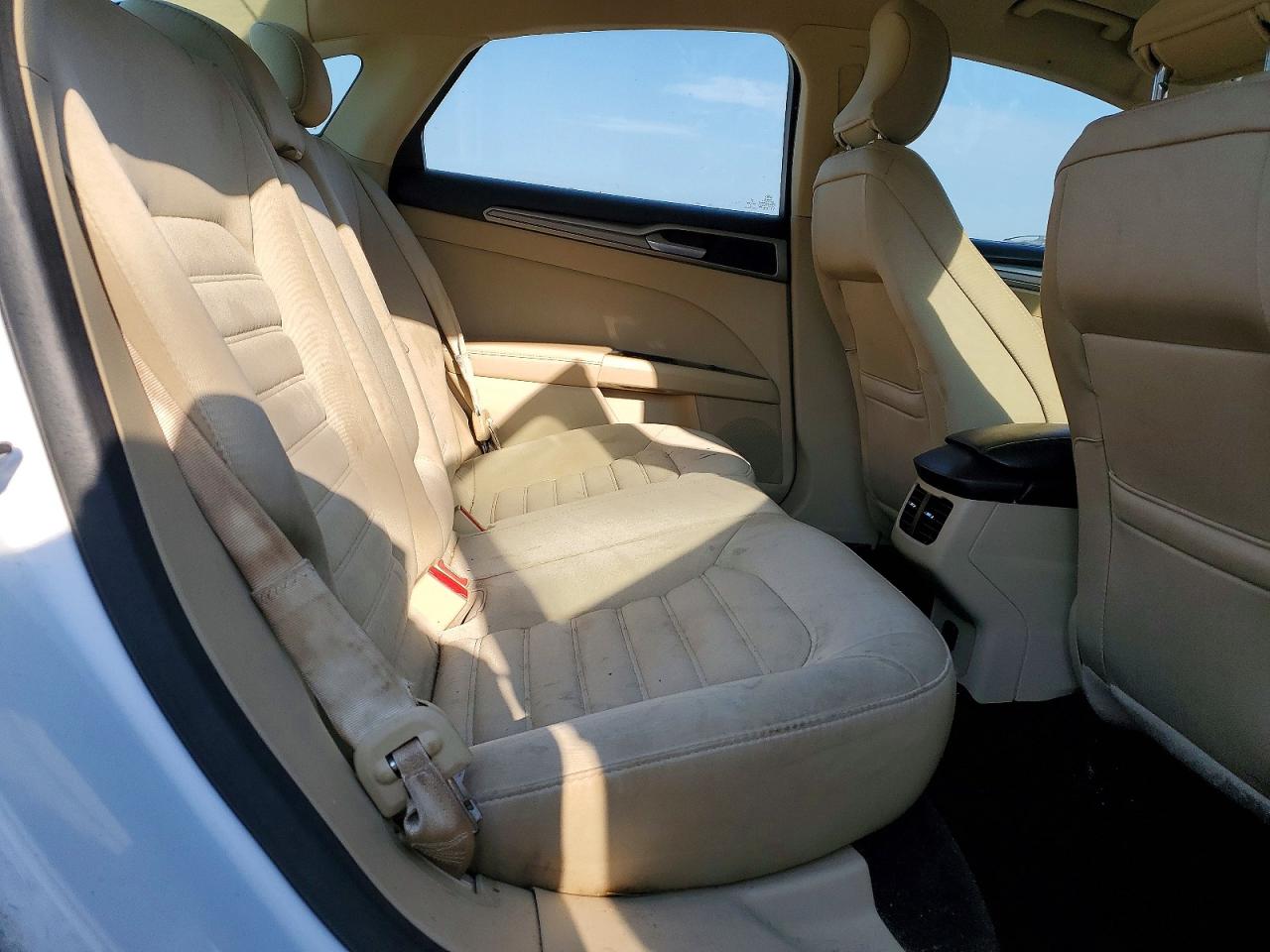2015 Ford Fusion Se Белый vin: 3FA6P0H72FR307028