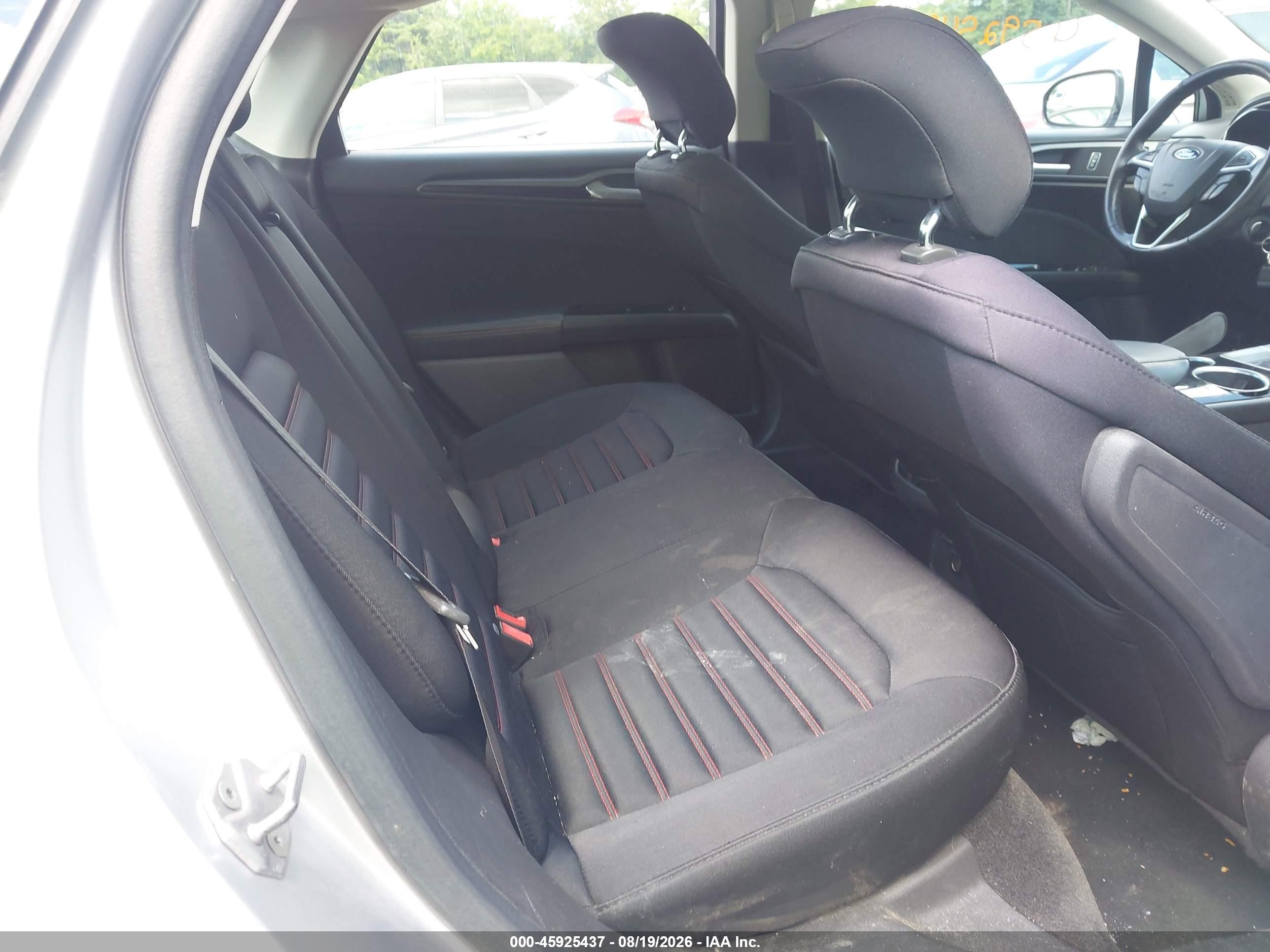 2014 Ford Fusion Se Серебряный vin: 3FA6P0H73ER145716