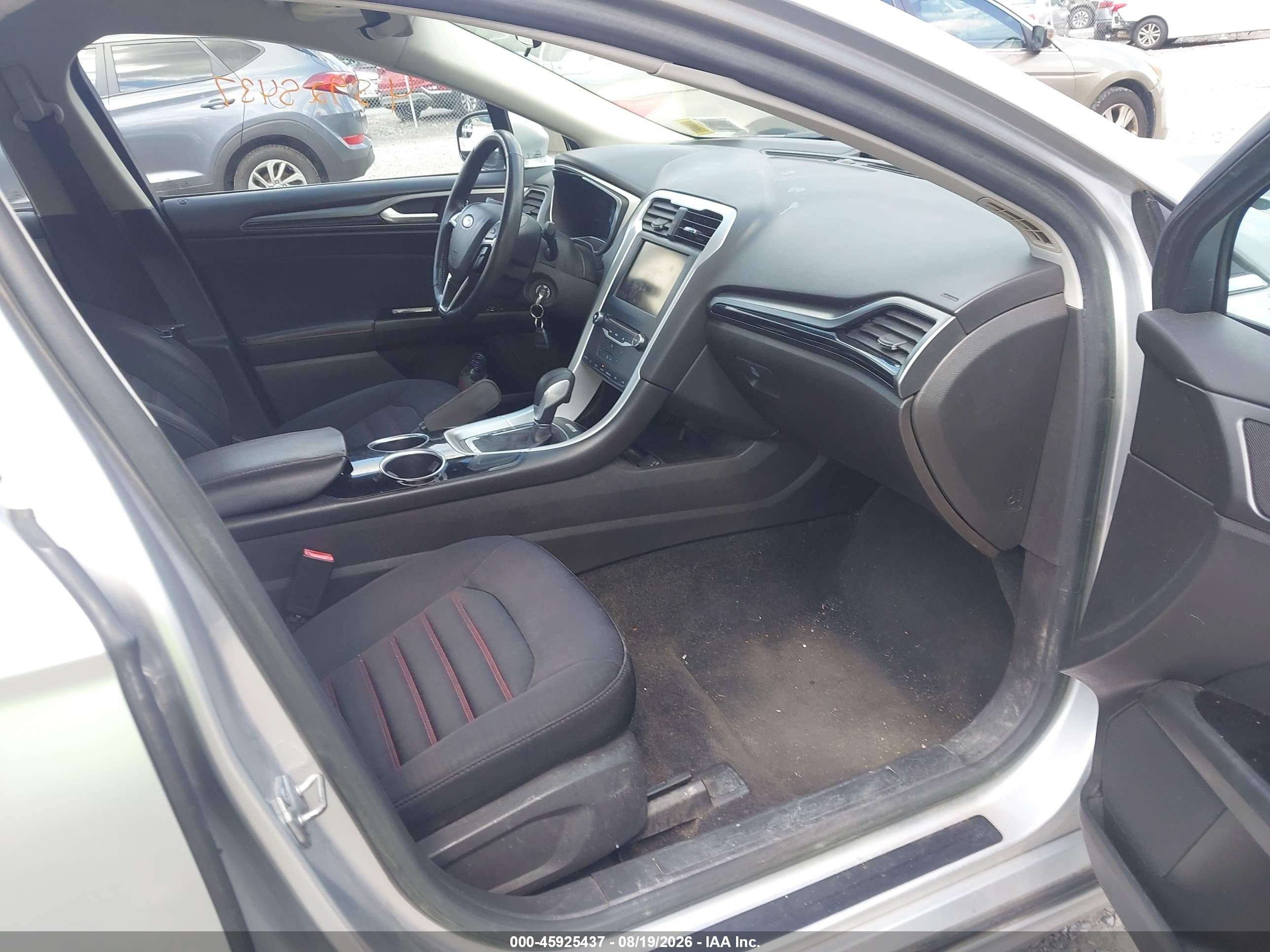 2014 Ford Fusion Se Серебряный vin: 3FA6P0H73ER145716