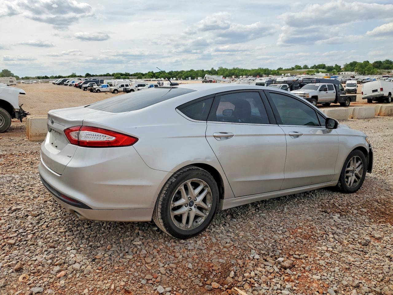 2015 Ford Fusion Se Серебряный vin: 3FA6P0H73FR192696