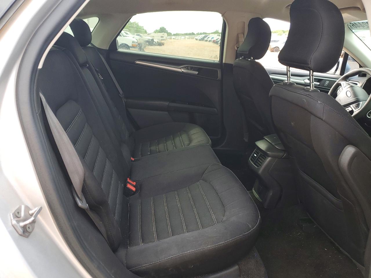 2015 Ford Fusion Se Серебряный vin: 3FA6P0H73FR192696