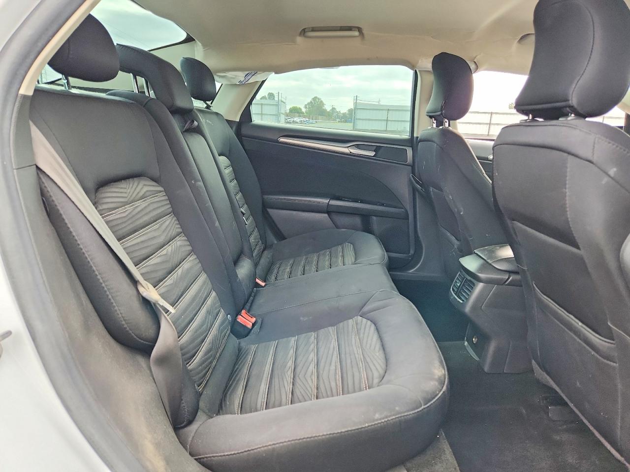 2016 Ford Fusion Se Белый vin: 3FA6P0H73GR343523