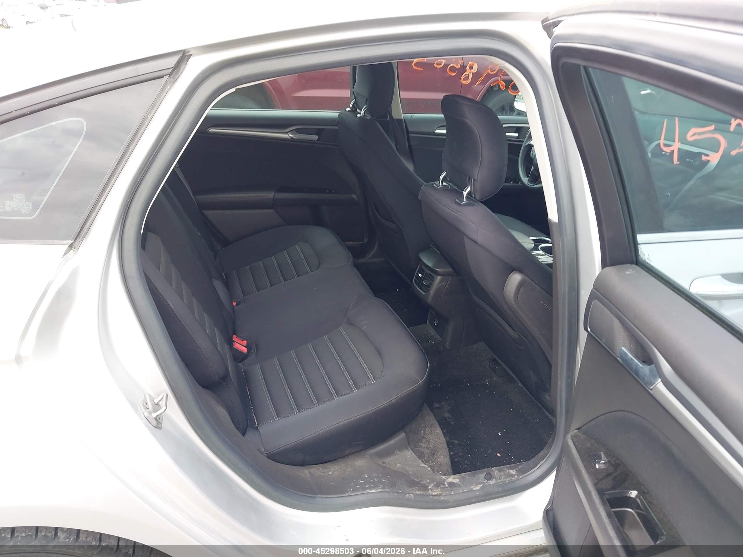 2014 Ford Fusion Se Silver vin: 3FA6P0H74ER127015