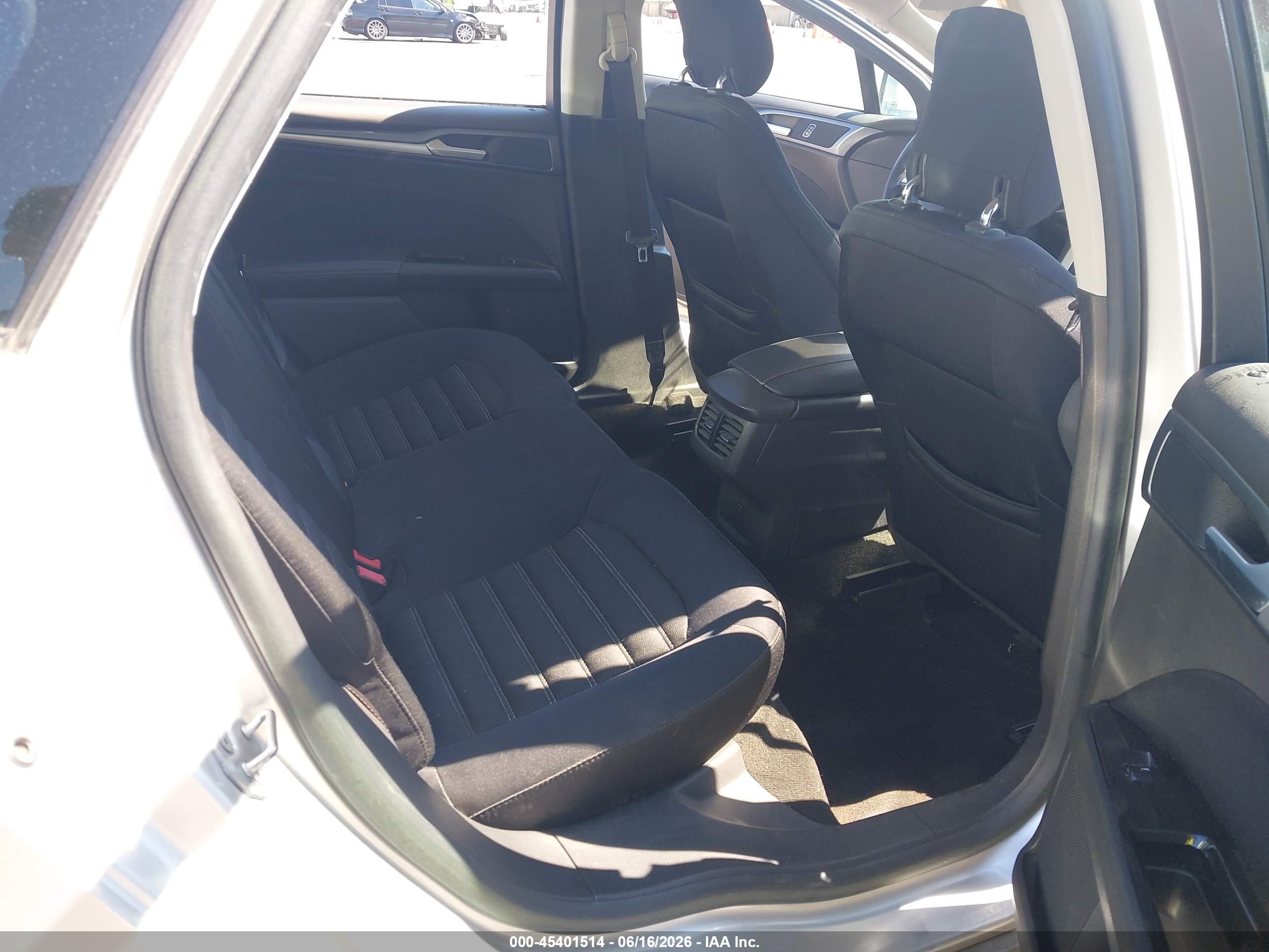 2014 Ford Fusion Se Silver vin: 3FA6P0H74ER143702