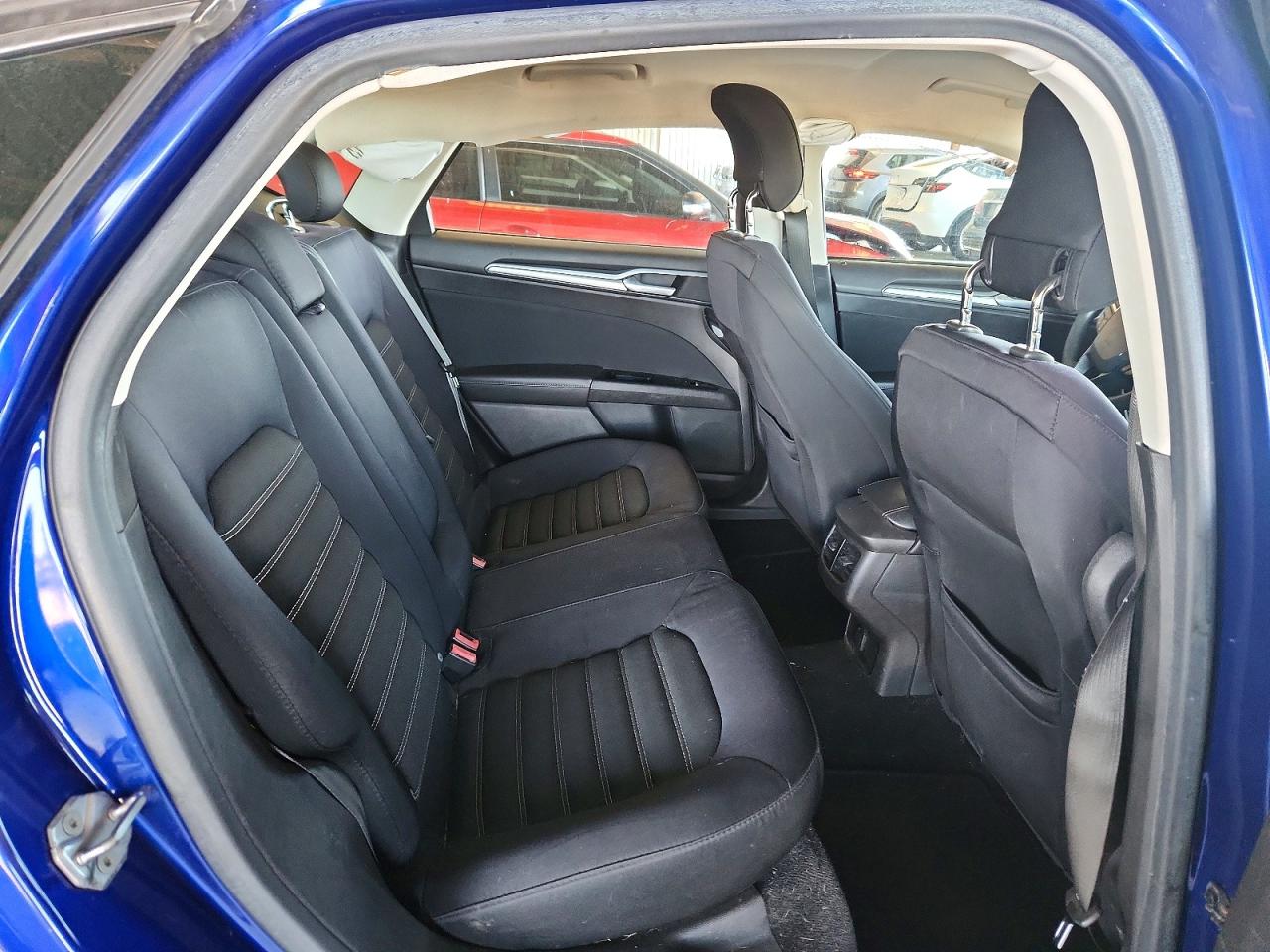 2014 Ford Fusion Se Синий vin: 3FA6P0H74ER170446