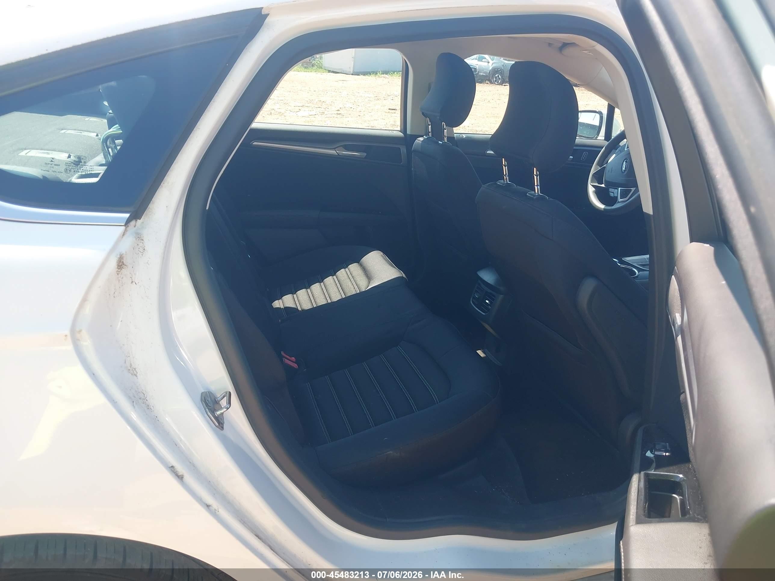 2015 Ford Fusion Se Белый vin: 3FA6P0H74FR231439