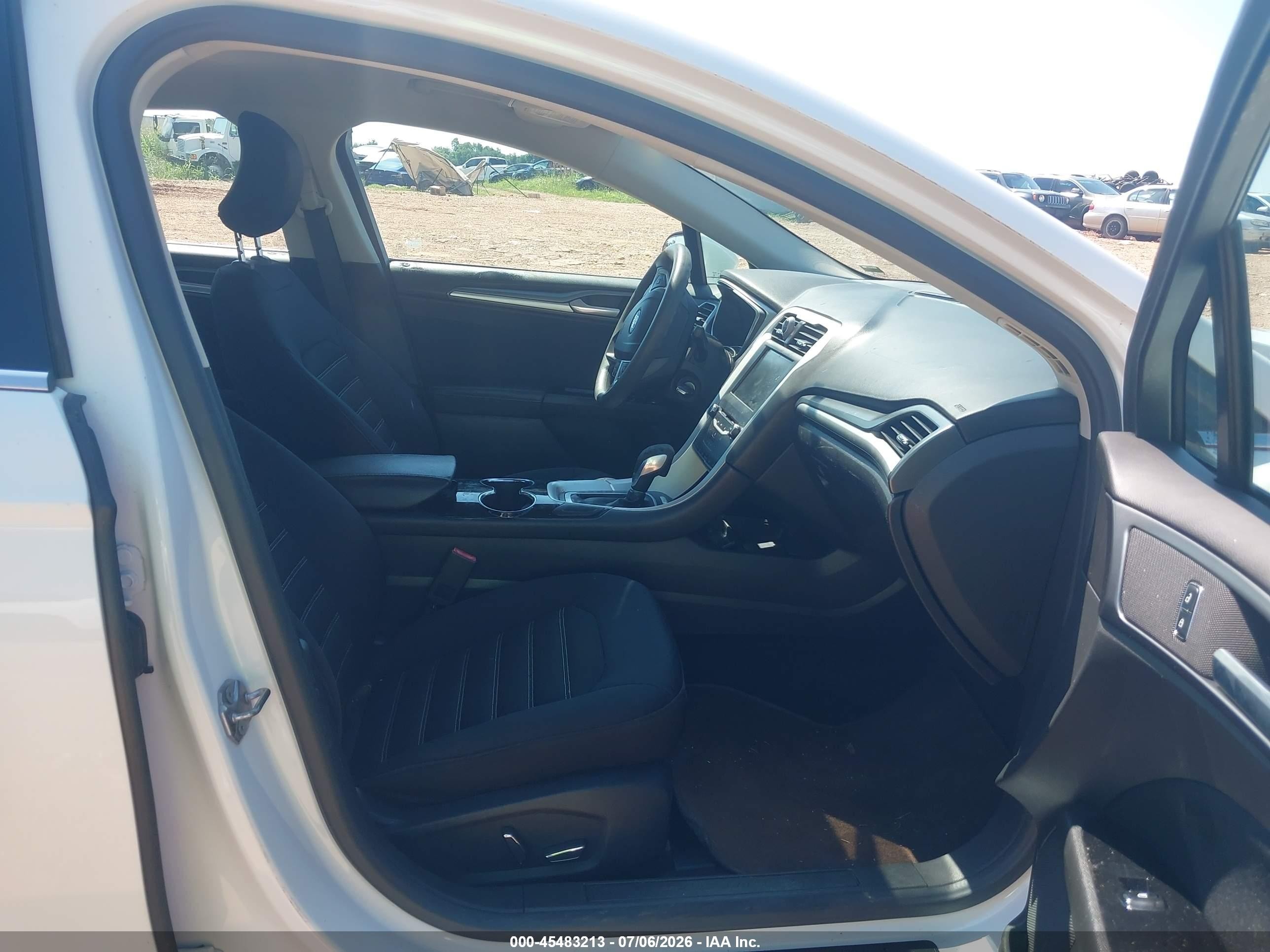 2015 Ford Fusion Se Белый vin: 3FA6P0H74FR231439