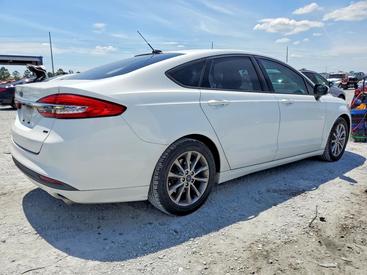 2017 Ford Fusion Se White vin: 3FA6P0H74HR370120