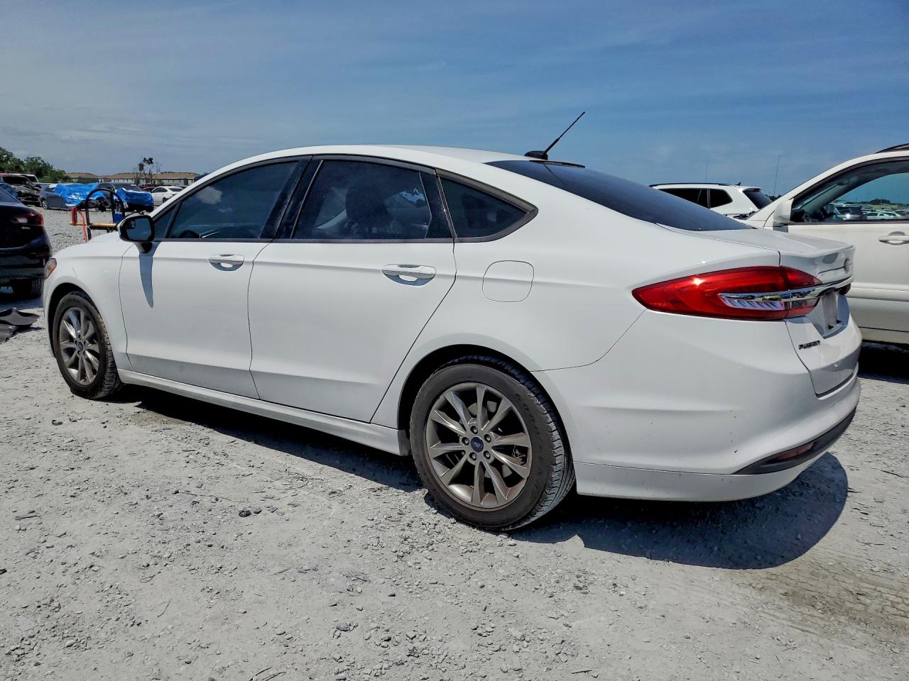 2017 Ford Fusion Se White vin: 3FA6P0H74HR370120