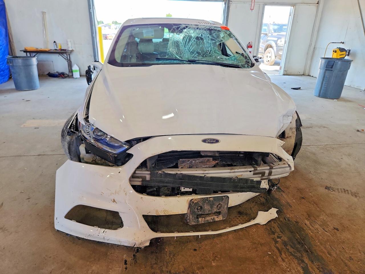 2014 Ford Fusion White vin: 3FA6P0H75ER198658
