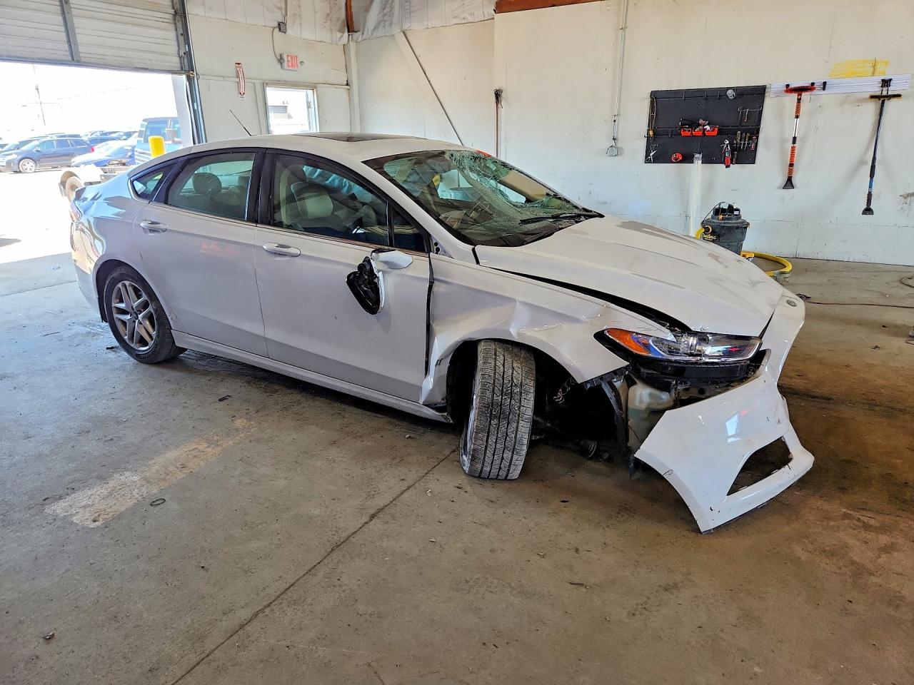 2014 Ford Fusion White vin: 3FA6P0H75ER198658