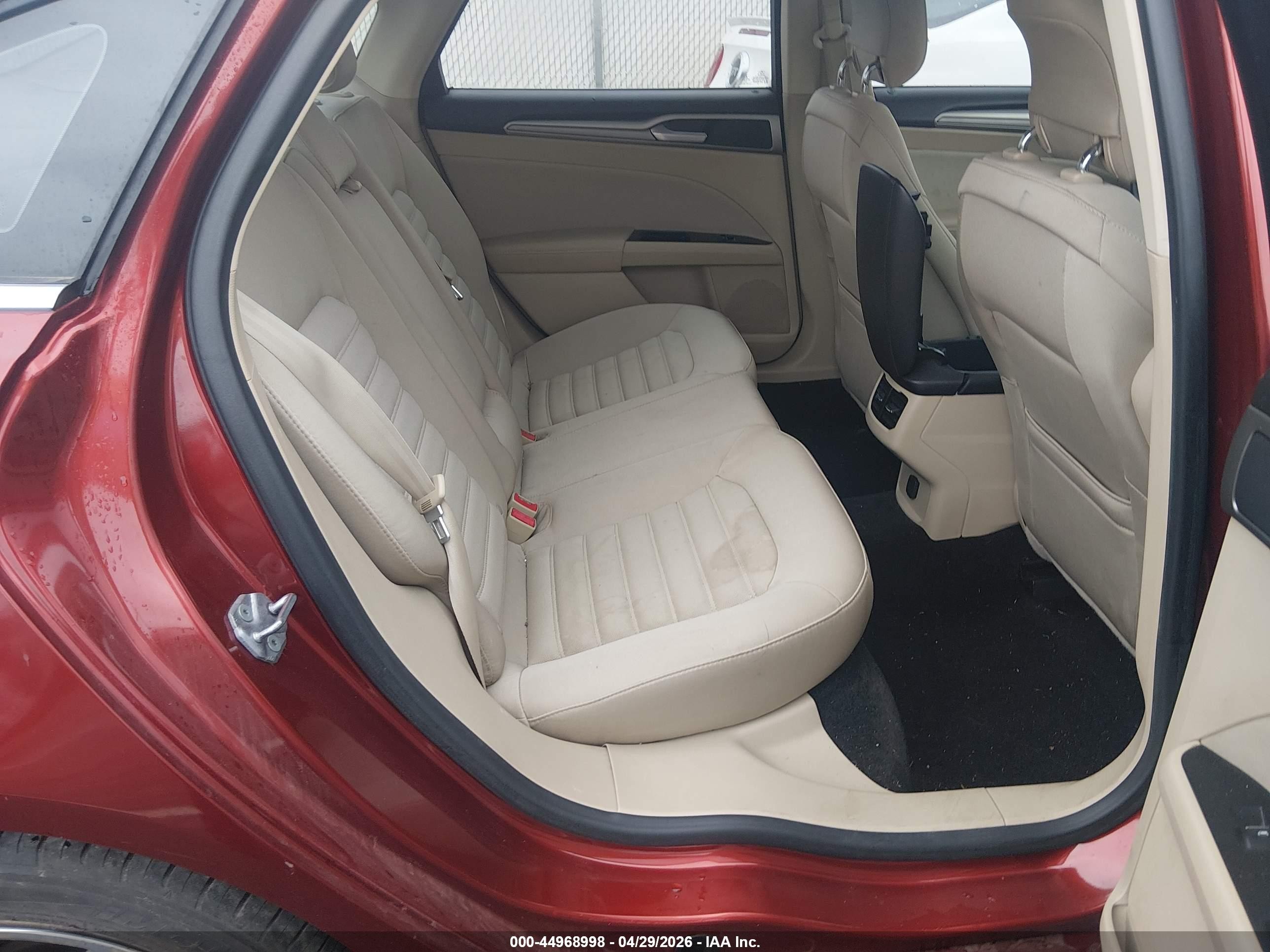 2014 Ford Fusion Se Red vin: 3FA6P0H75ER243887