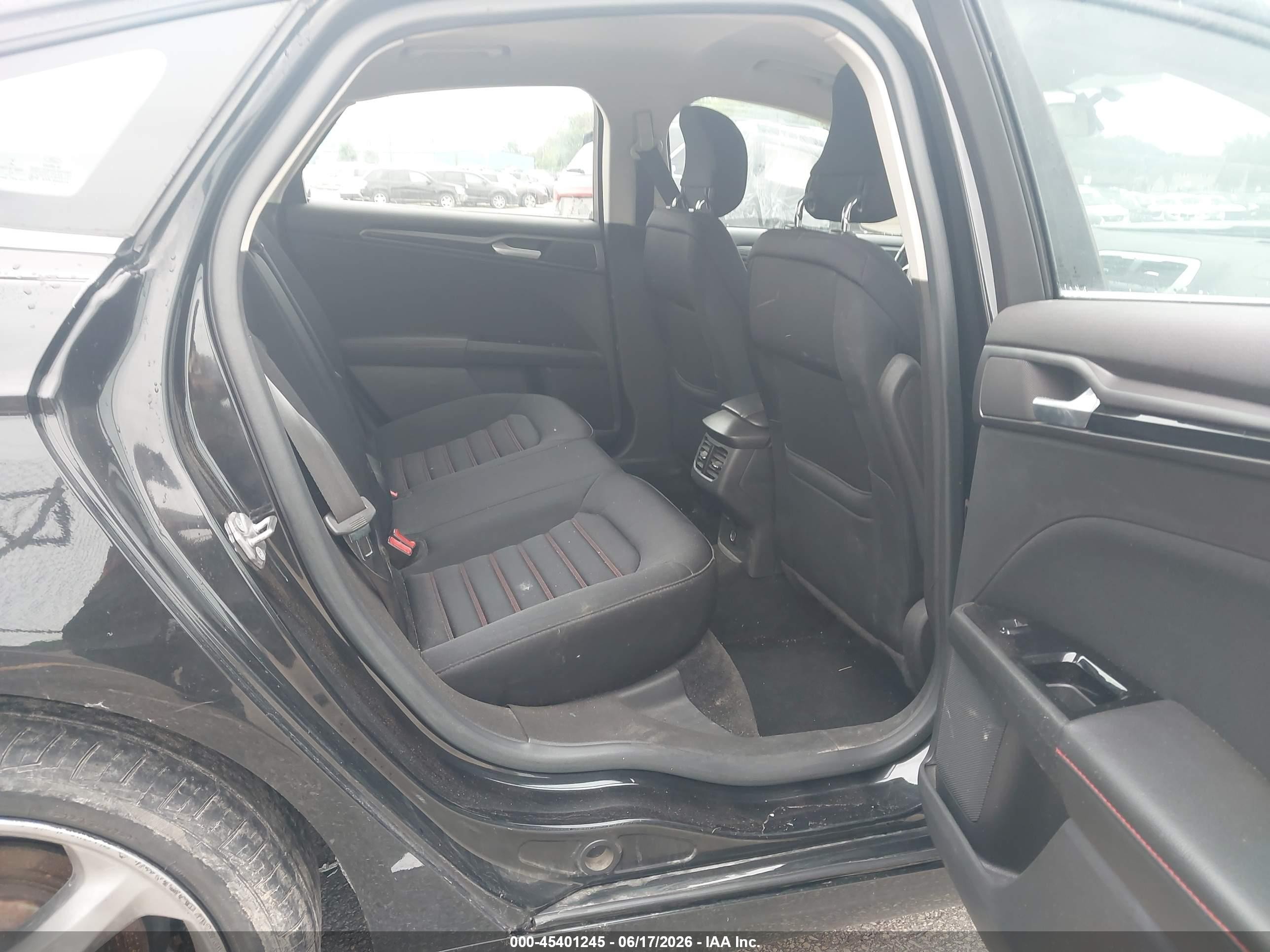 2015 Ford Fusion Se Черный vin: 3FA6P0H75FR135514