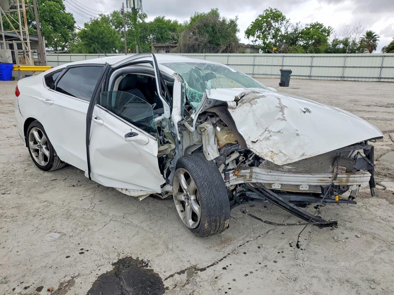 2015 Ford Fusion Se White vin: 3FA6P0H75FR224418