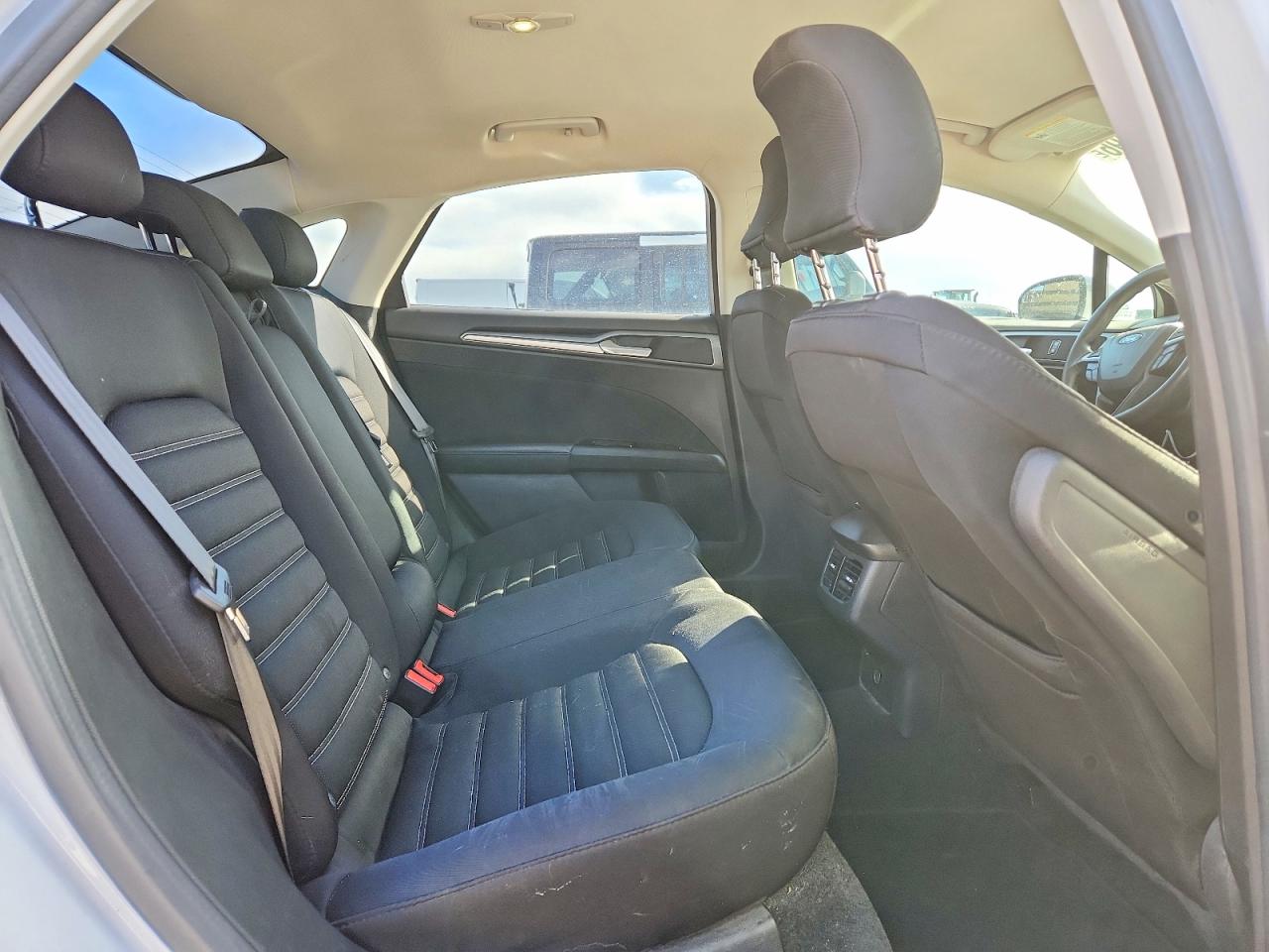 2015 Ford Fusion Se White vin: 3FA6P0H75FR266233