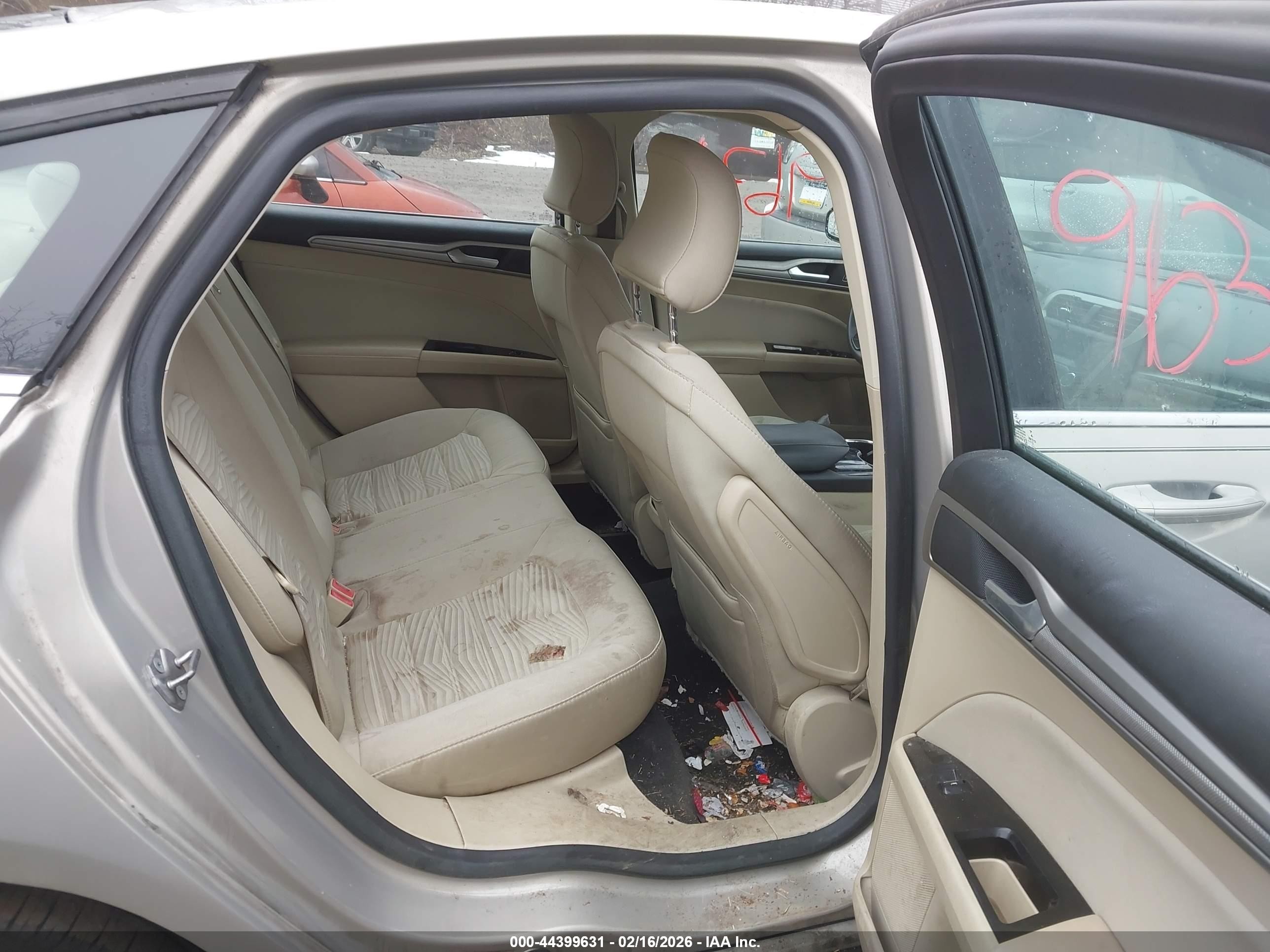 2016 Ford Fusion Se Beige vin: 3FA6P0H75GR199831