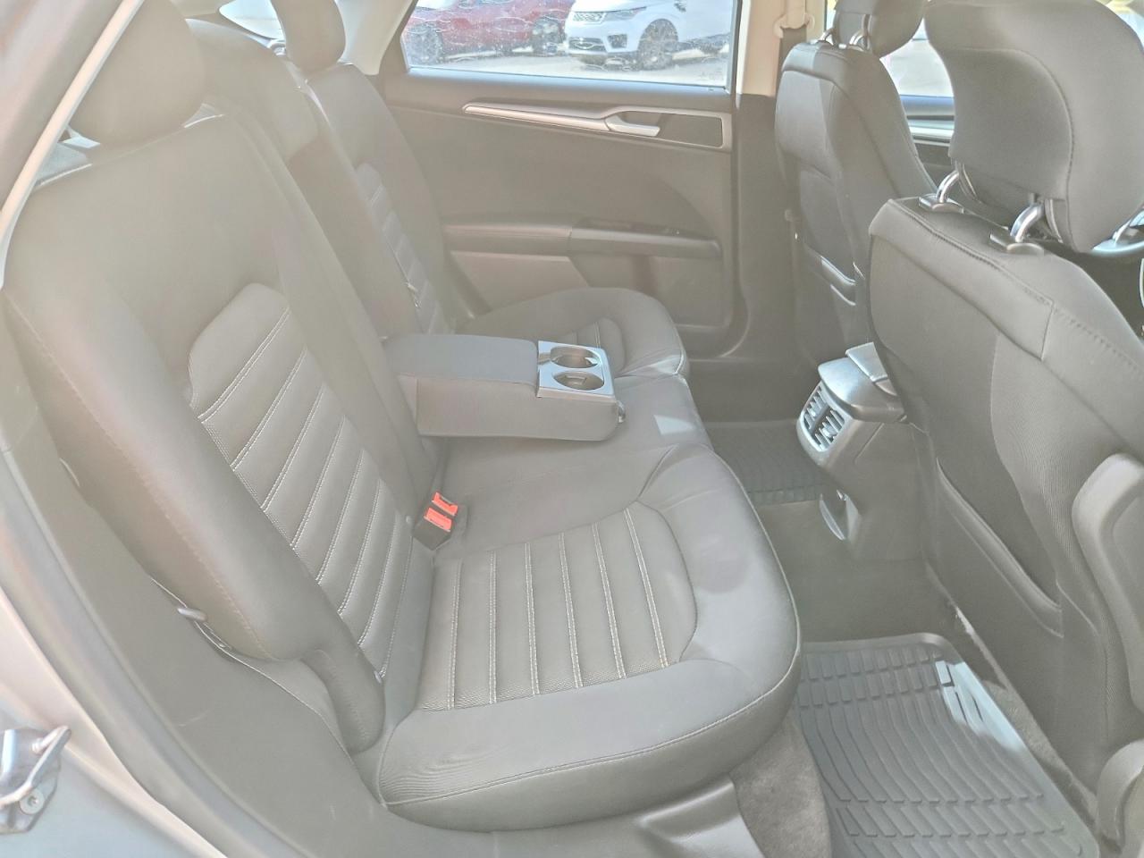 2014 Ford Fusion Se Silver vin: 3FA6P0H77ER392219