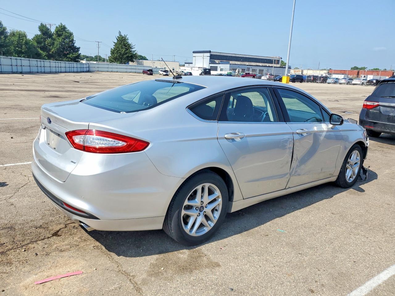 2015 Ford Fusion Se Серебряный vin: 3FA6P0H77FR125695