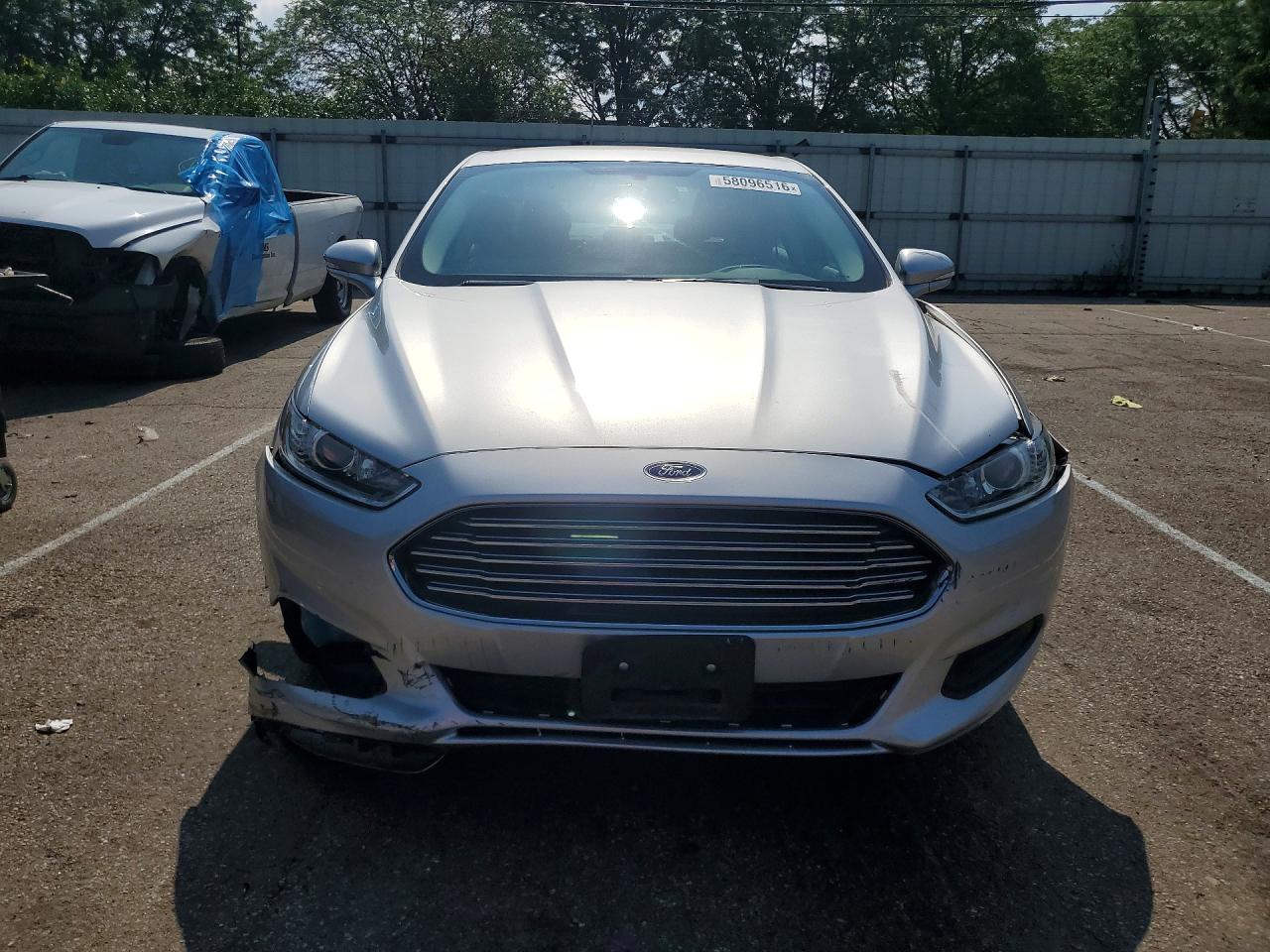 2015 Ford Fusion Se Серебряный vin: 3FA6P0H77FR125695