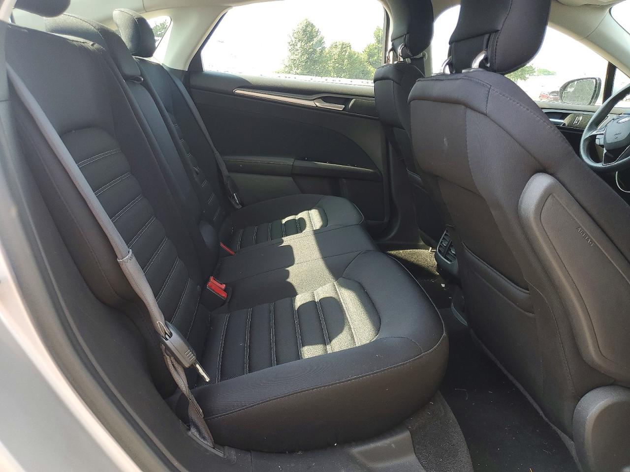 2015 Ford Fusion Se Серебряный vin: 3FA6P0H77FR125695