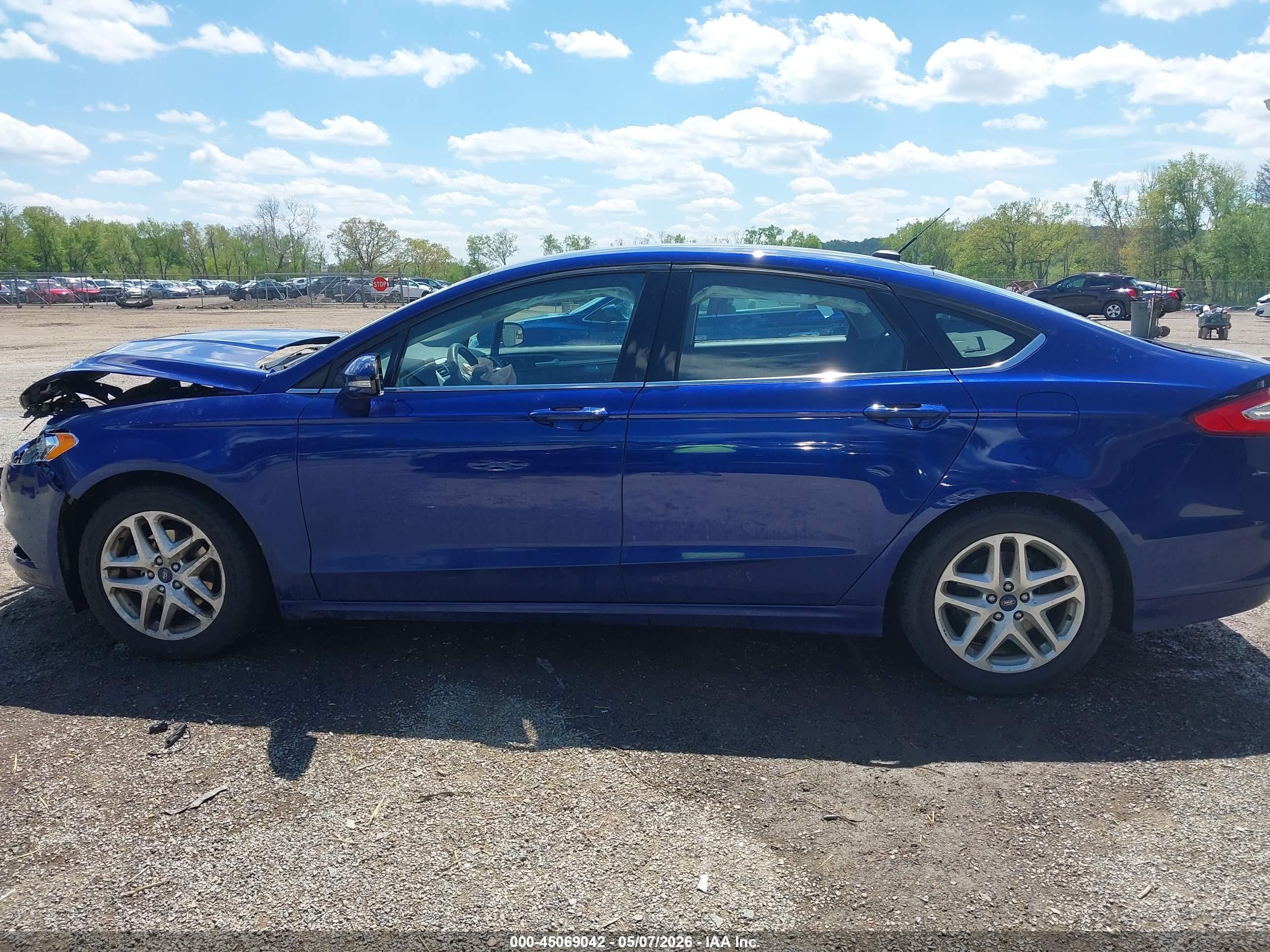 2015 Ford Fusion Se Синий vin: 3FA6P0H77FR230737