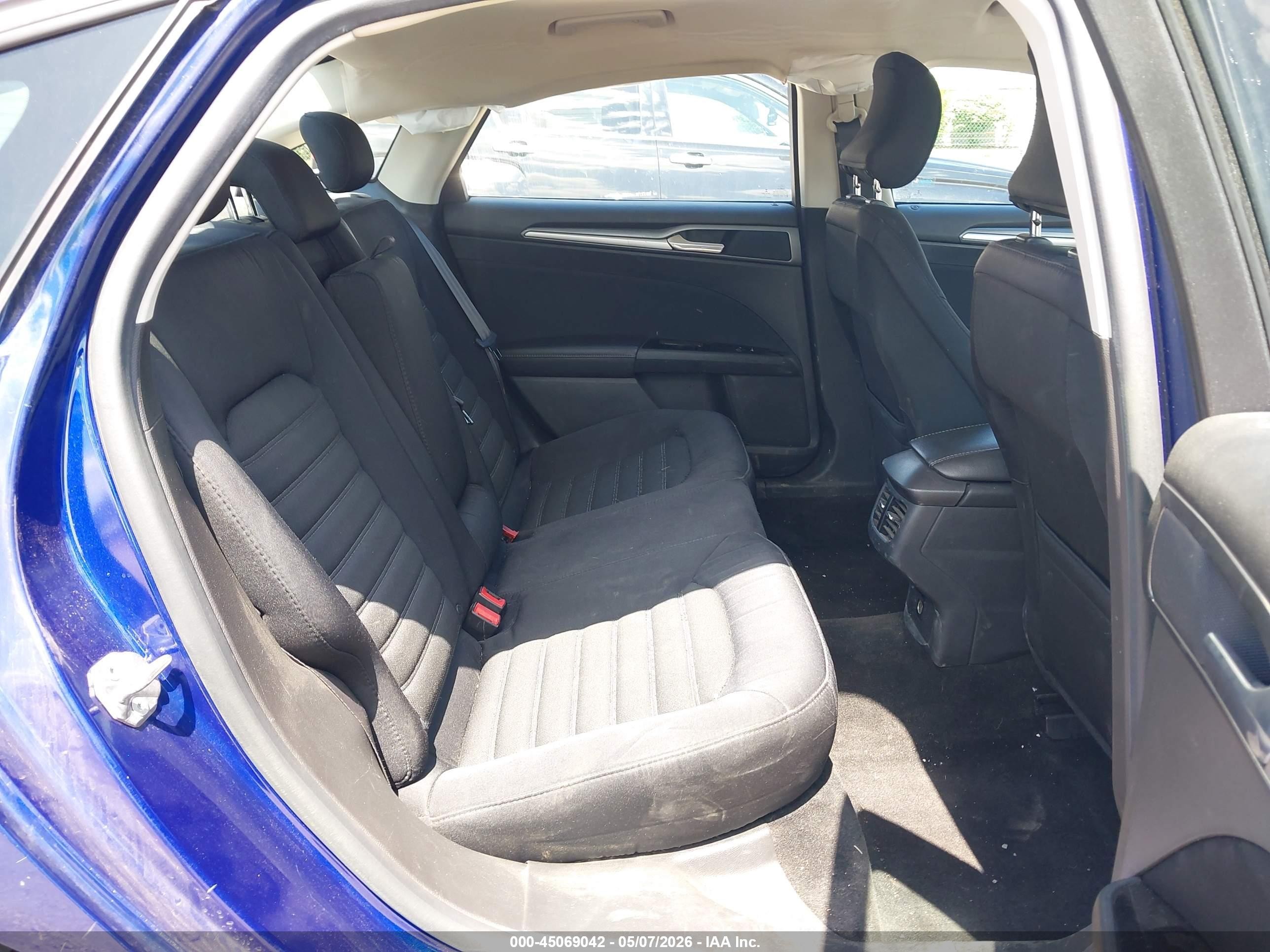 2015 Ford Fusion Se Синий vin: 3FA6P0H77FR230737