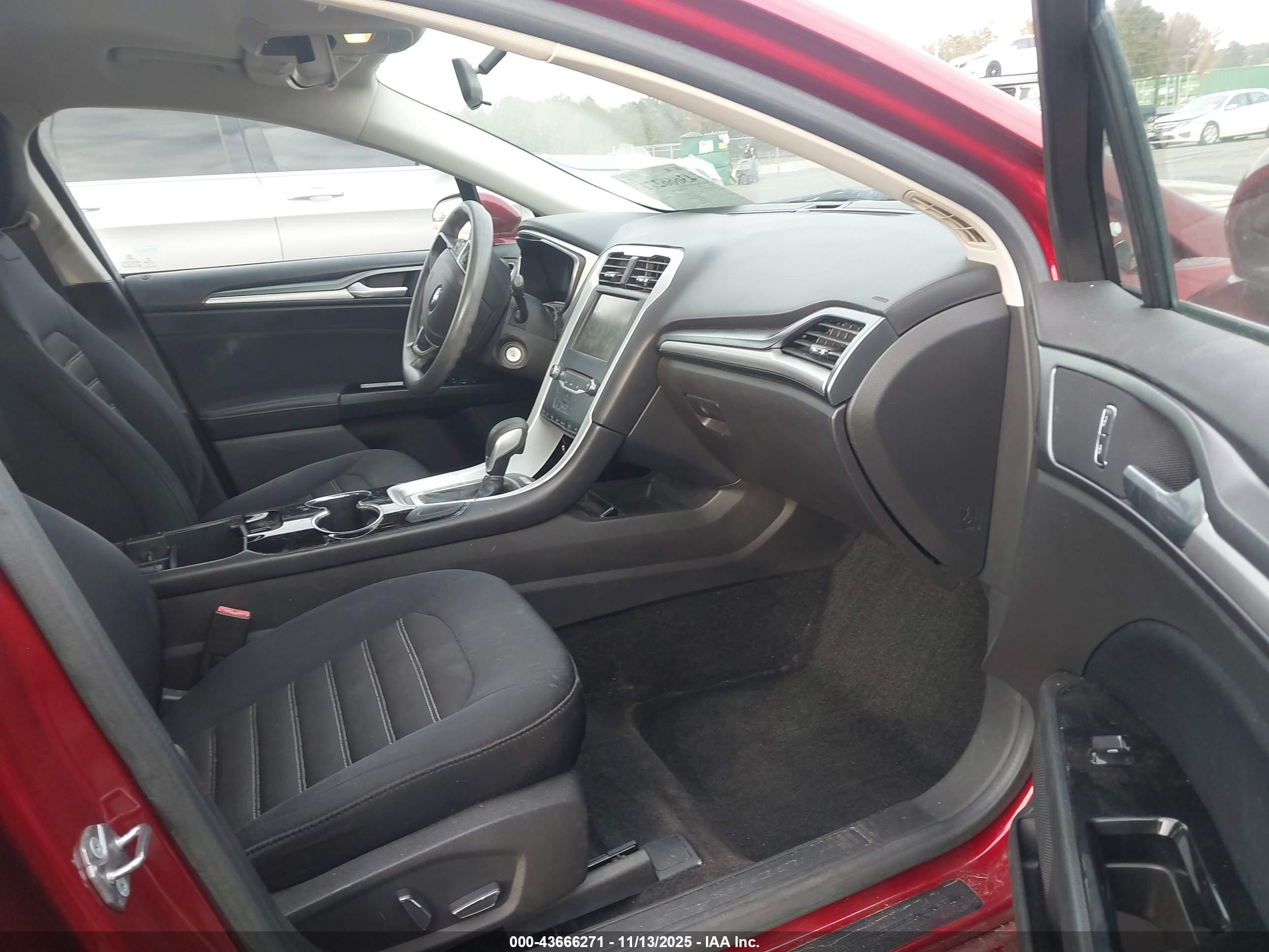 2015 Ford Fusion Se Red vin: 3FA6P0H77FR231225
