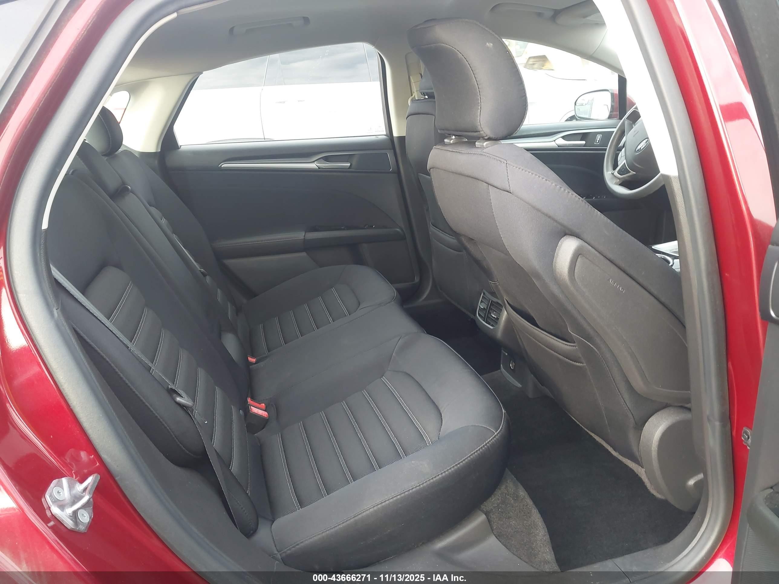 2015 Ford Fusion Se Red vin: 3FA6P0H77FR231225