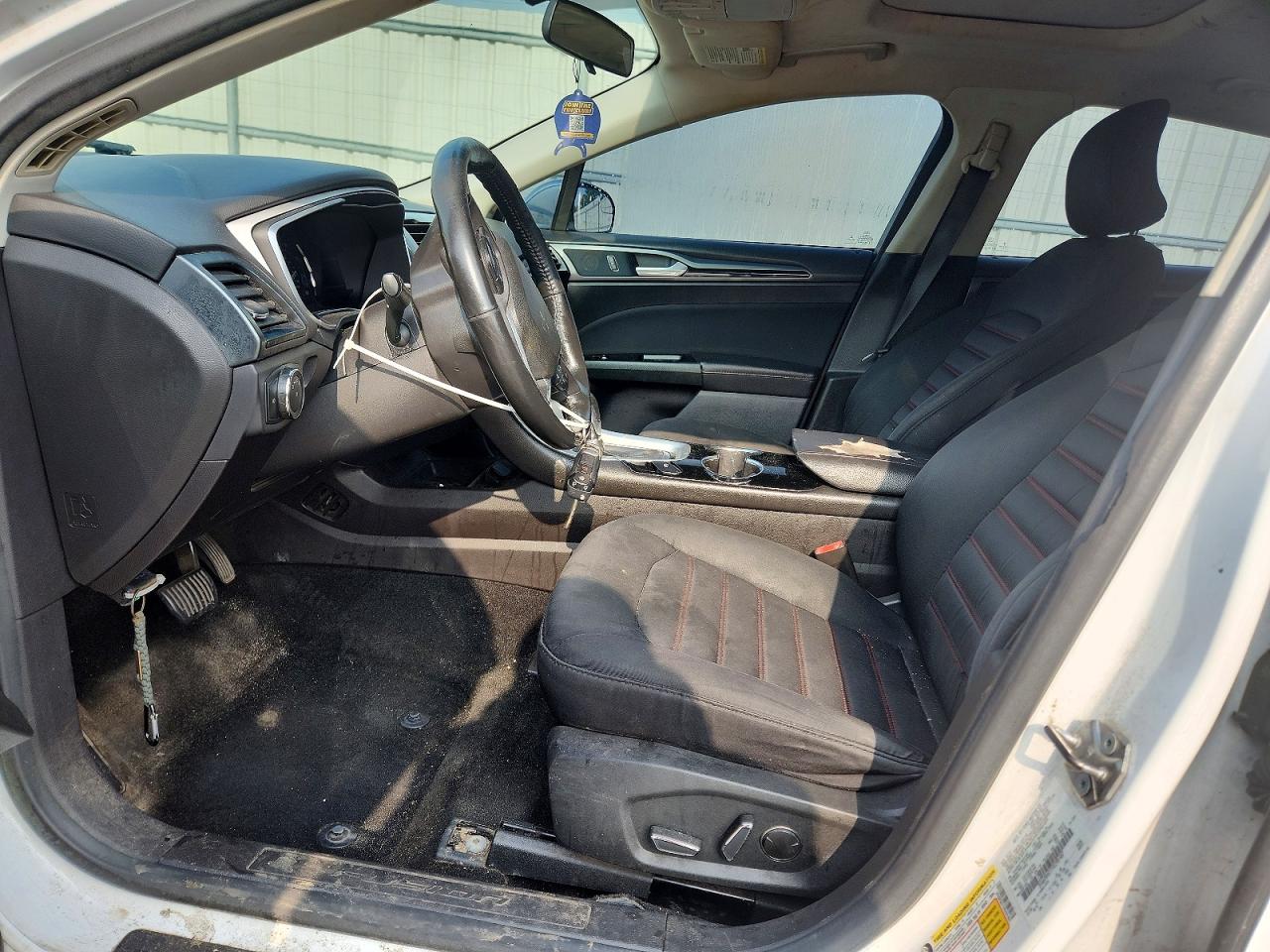 2015 Ford Fusion Se Белый vin: 3FA6P0H77FR291487