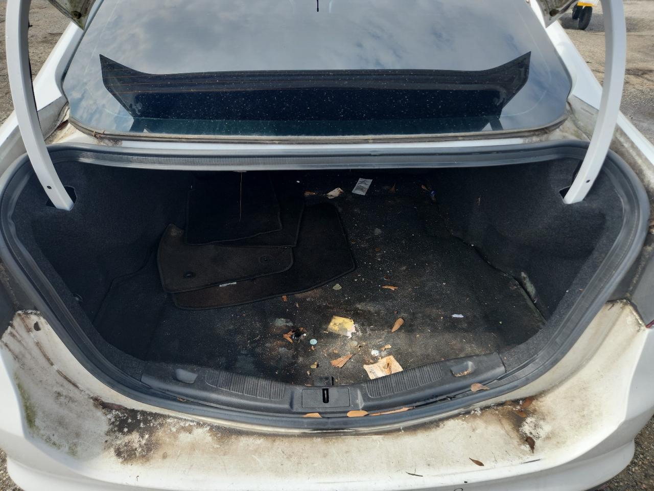 2015 Ford Fusion Se Белый vin: 3FA6P0H77FR291487 Damage: Trunk Trim, Stained, Permanent