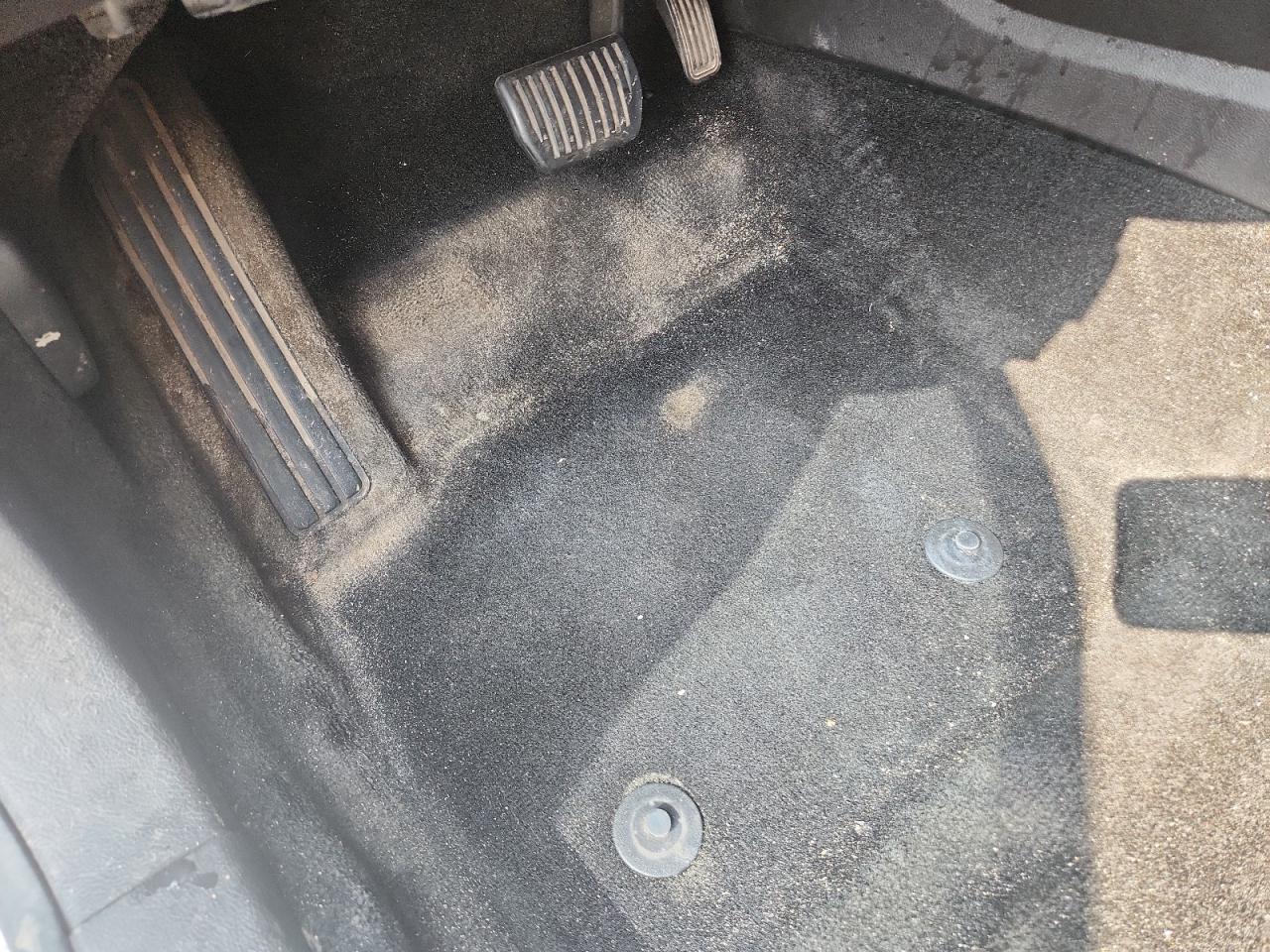 2015 Ford Fusion Se Белый vin: 3FA6P0H77FR291487 Damage: Left Front Carpet, Worn, Replacement Required