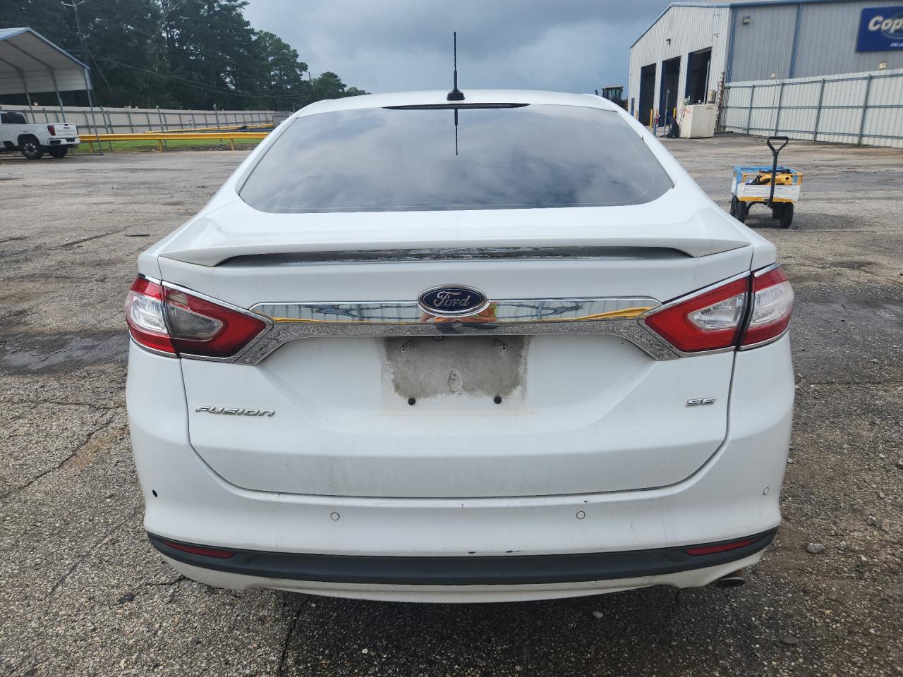 2015 Ford Fusion Se Белый vin: 3FA6P0H77FR291487 Damage: Rear Bumper, Multiple Scratches Heavy, 4