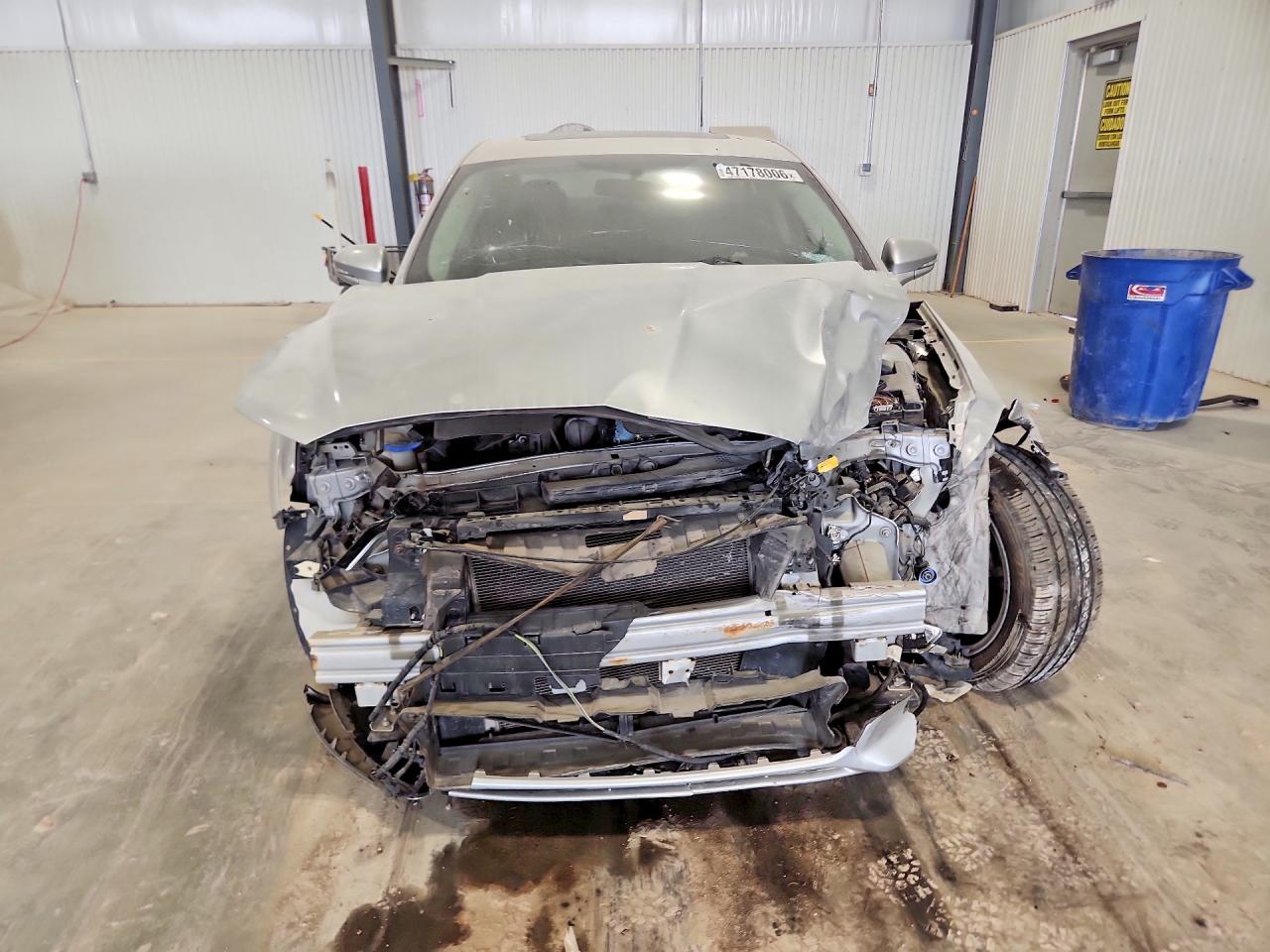 2014 Ford Fusion Se Серебряный vin: 3FA6P0H78ER112825