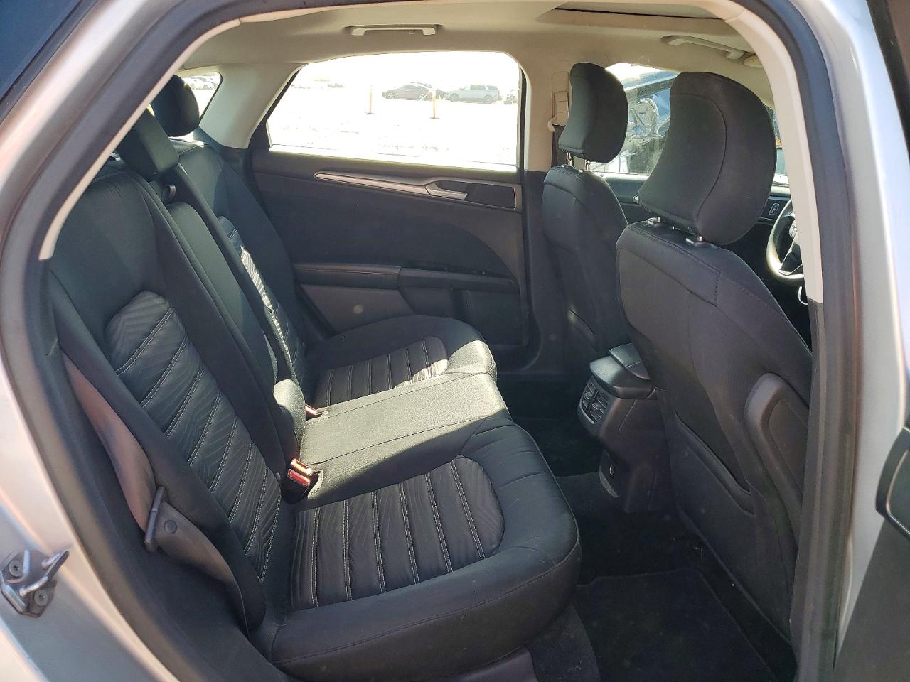 2016 Ford Fusion Se Silver vin: 3FA6P0H78GR175247