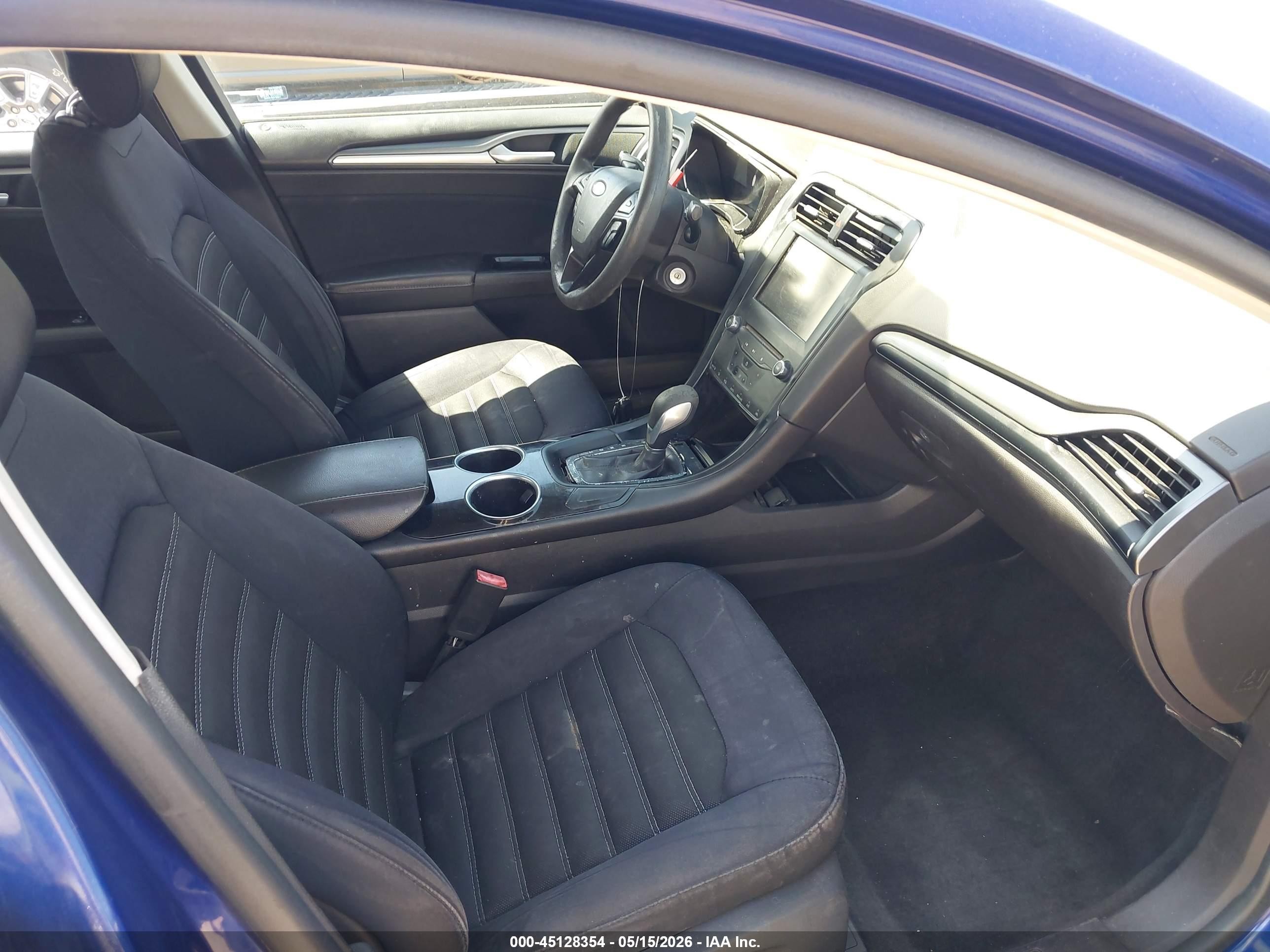 2014 Ford Fusion Se Синий vin: 3FA6P0H7XER135913