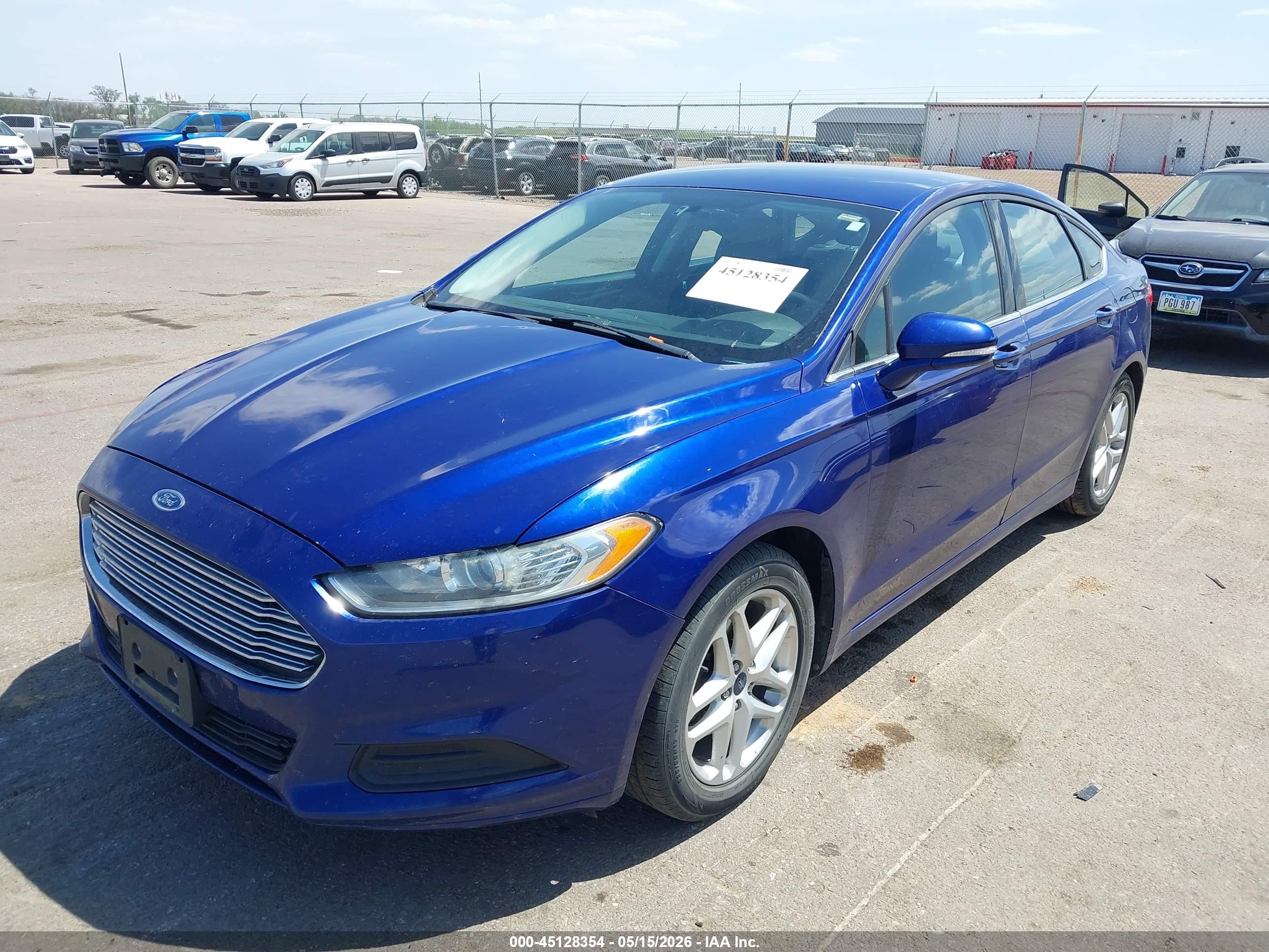 2014 Ford Fusion Se Синий vin: 3FA6P0H7XER135913