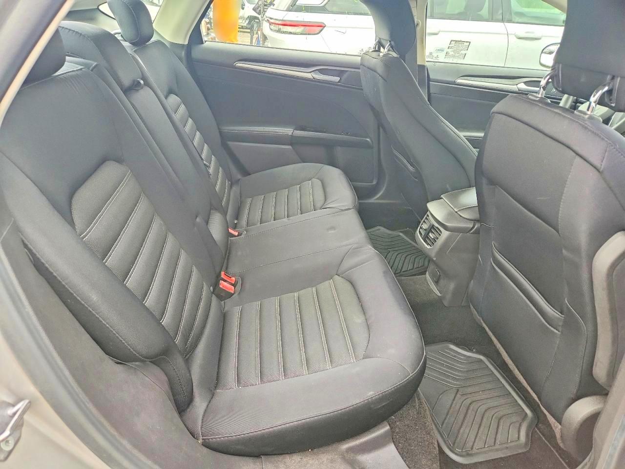 2015 Ford Fusion Se Silver vin: 3FA6P0H7XFR160912