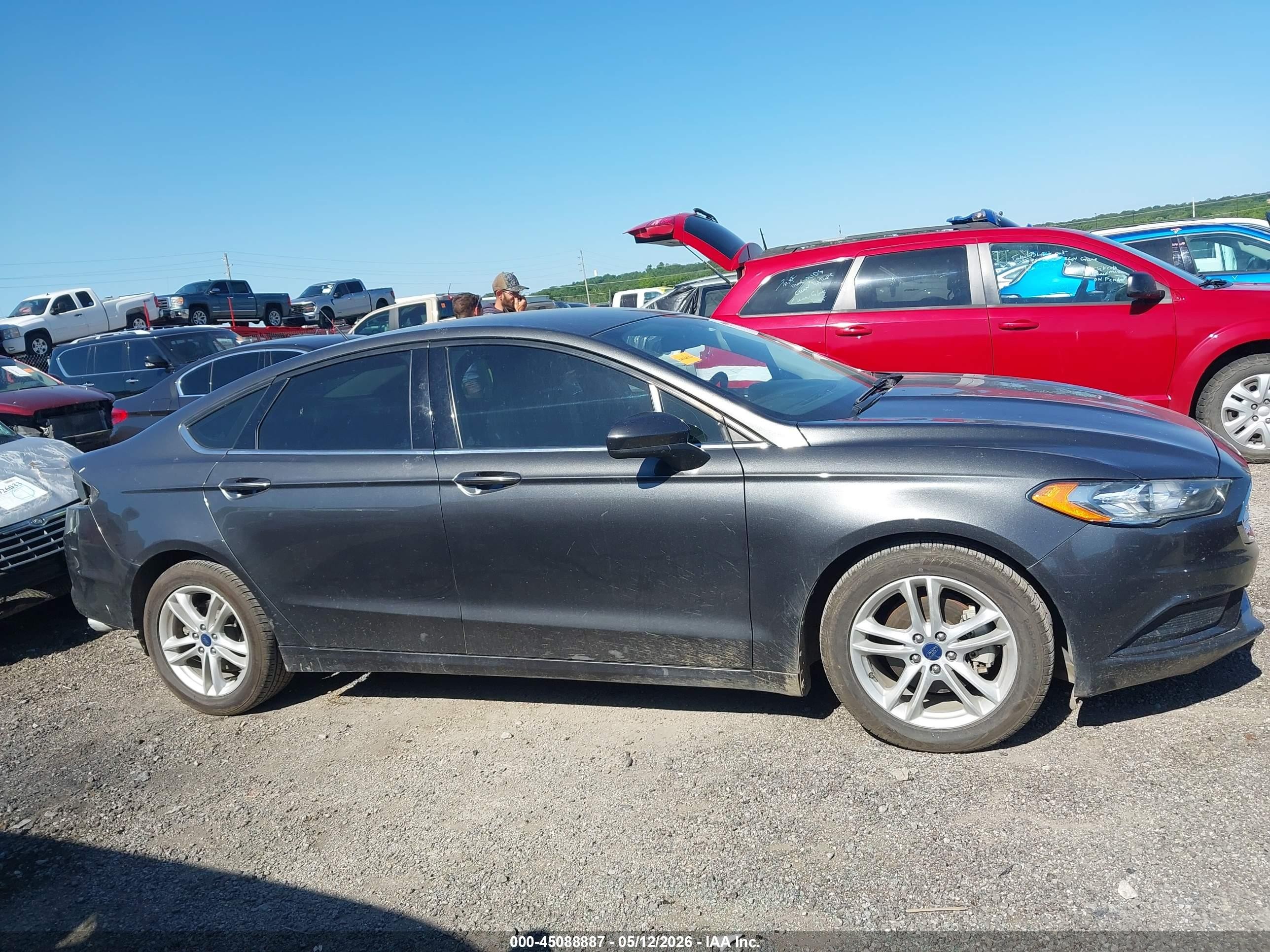 2018 Ford Fusion Se Gray vin: 3FA6P0H7XJR203573