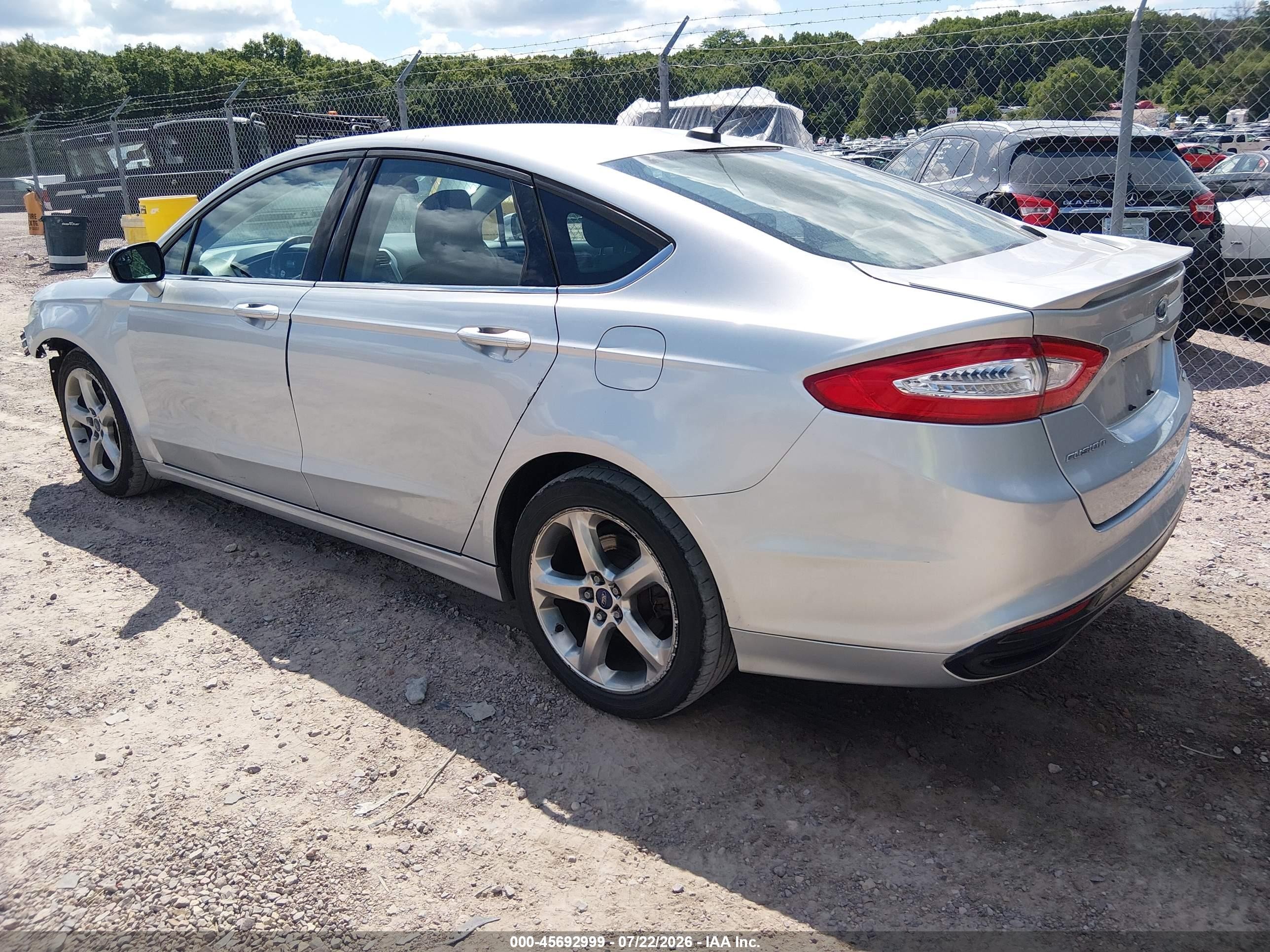 2015 Ford Fusion Se Серебряный vin: 3FA6P0H9XFR283496