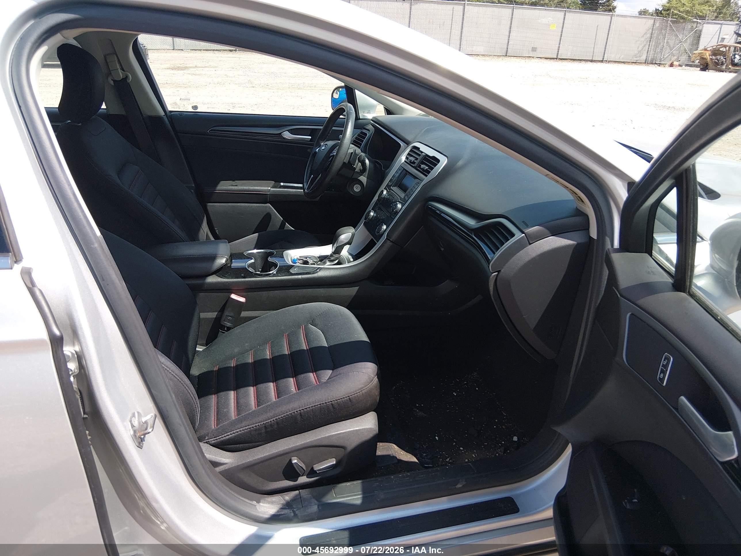 2015 Ford Fusion Se Серебряный vin: 3FA6P0H9XFR283496