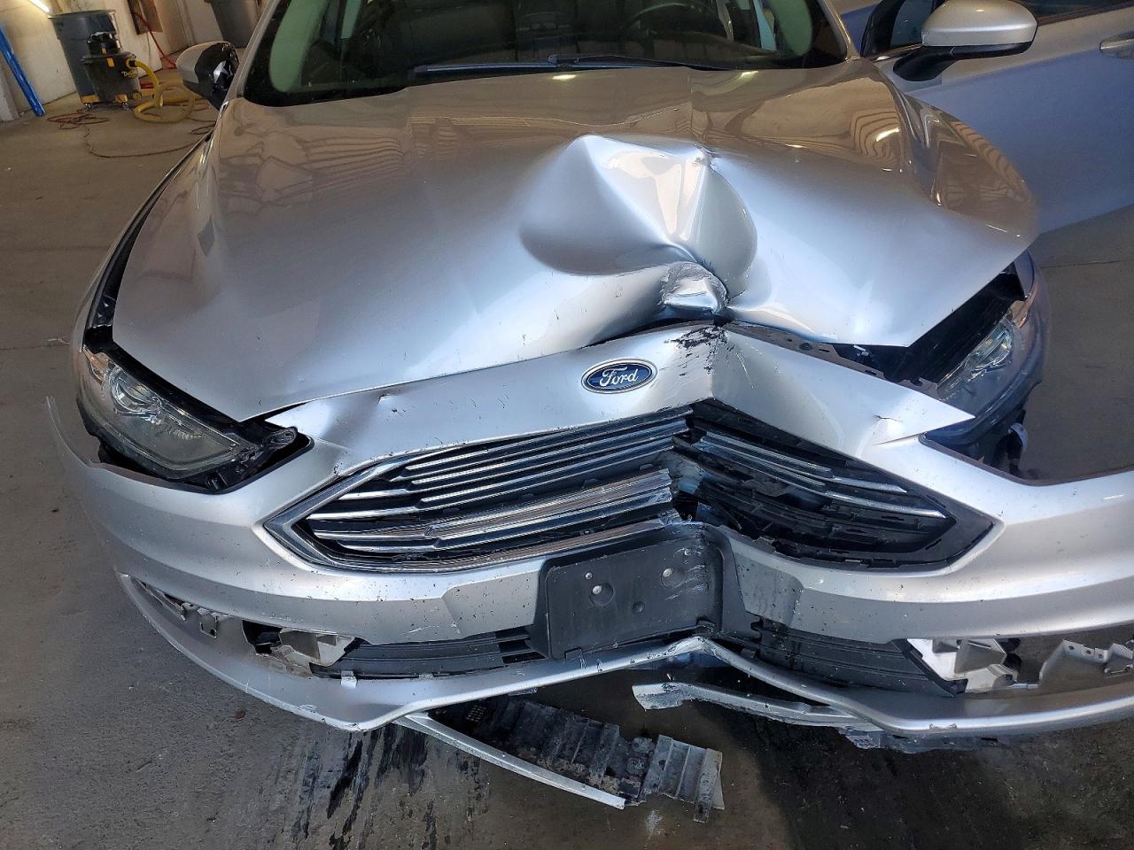 2018 Ford Fusion Se Silver vin: 3FA6P0HD0JR142921
