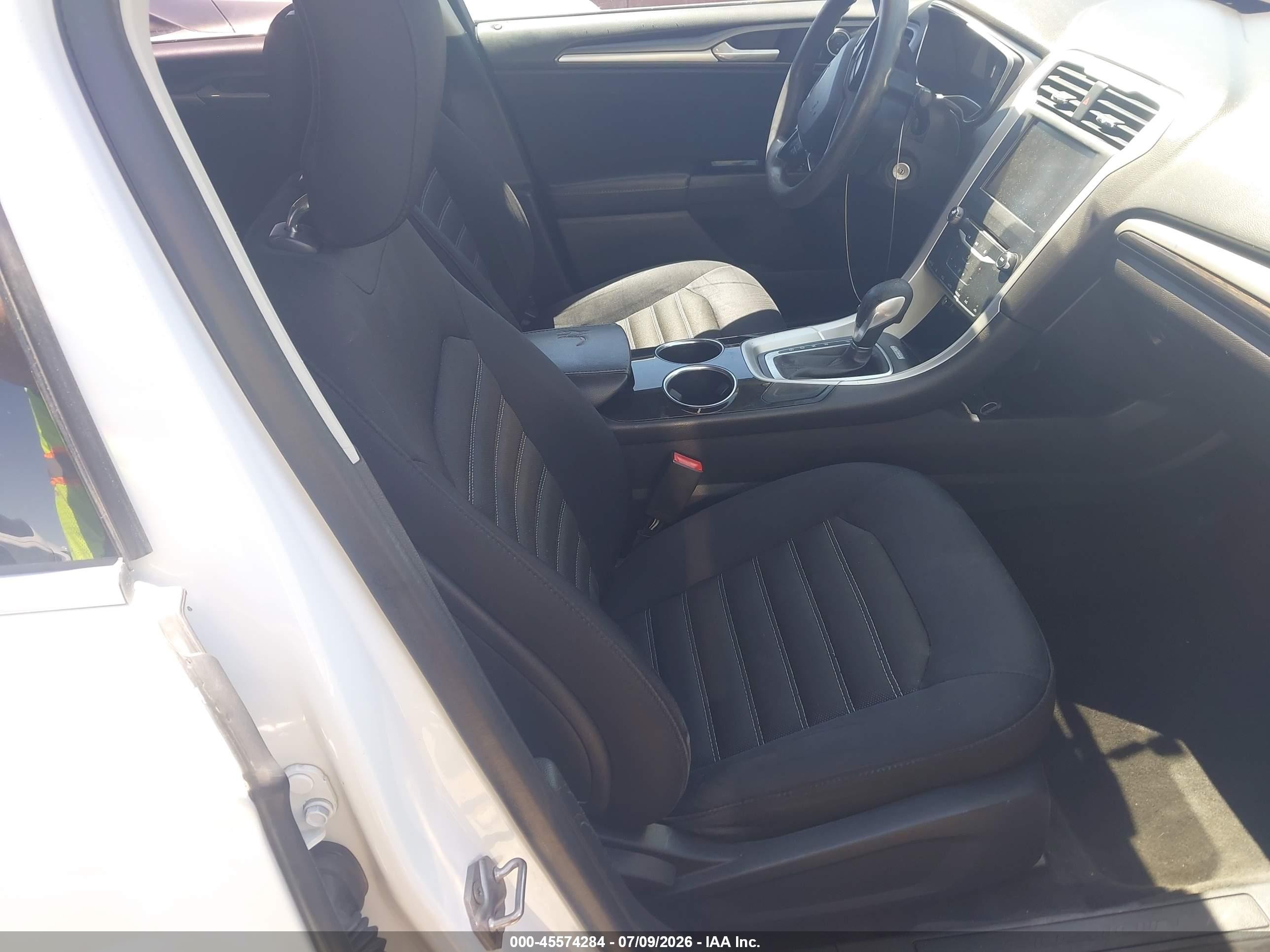 2014 Ford Fusion Se Белый vin: 3FA6P0HD2ER150637