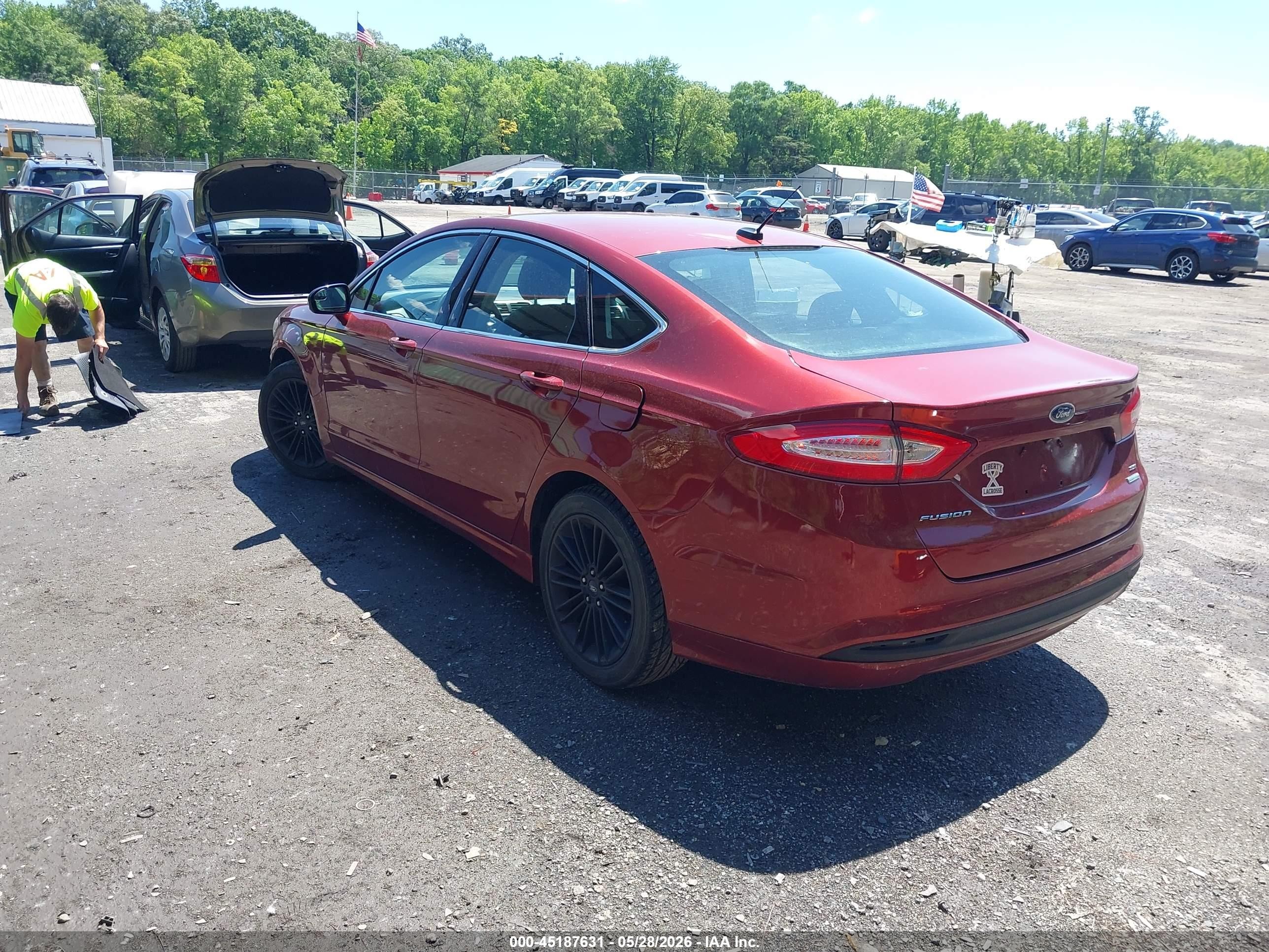2014 Ford Fusion Se Red vin: 3FA6P0HD2ER351017