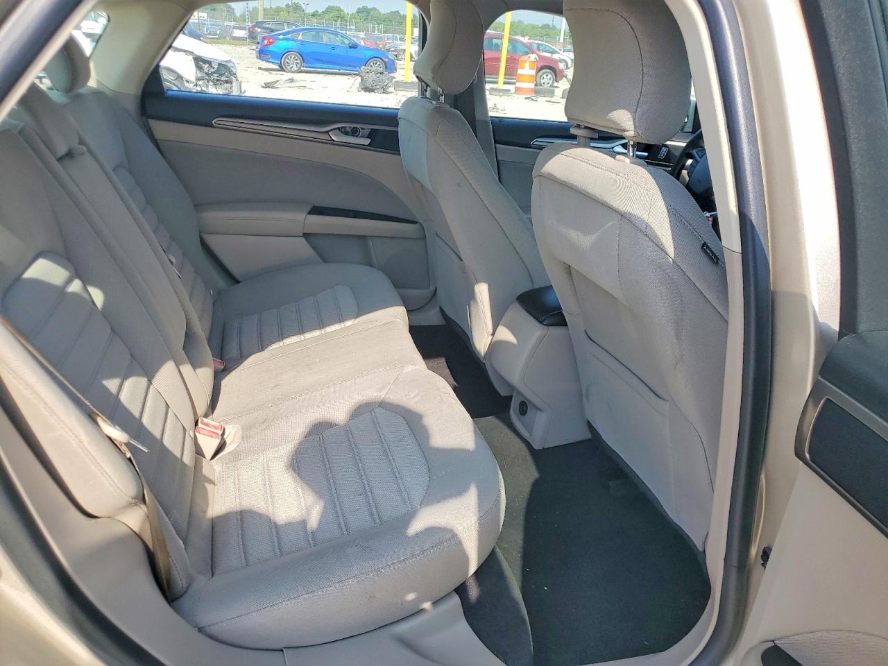2018 Ford Fusion Se Beige vin: 3FA6P0HD2JR198214