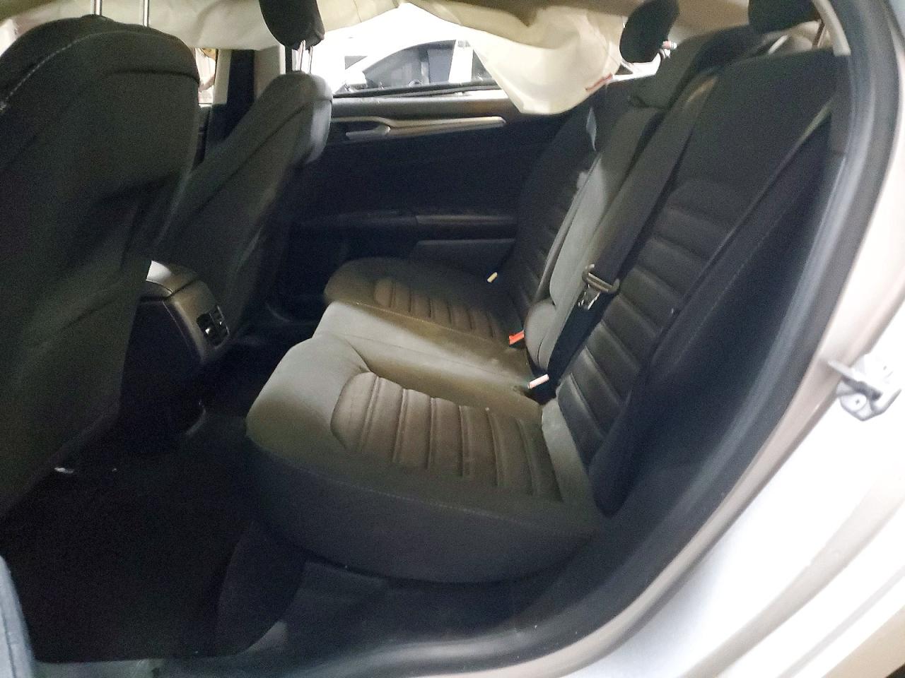 2018 Ford Fusion Se Silver vin: 3FA6P0HD3JR158210