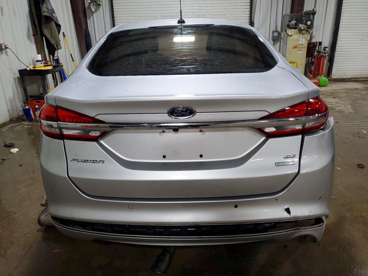 2018 Ford Fusion Se Silver vin: 3FA6P0HD3JR158210